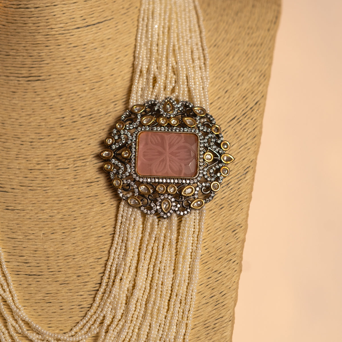 SHERINA PEARL CARVING STONE HANDMADE STATEMENT MALA ML16