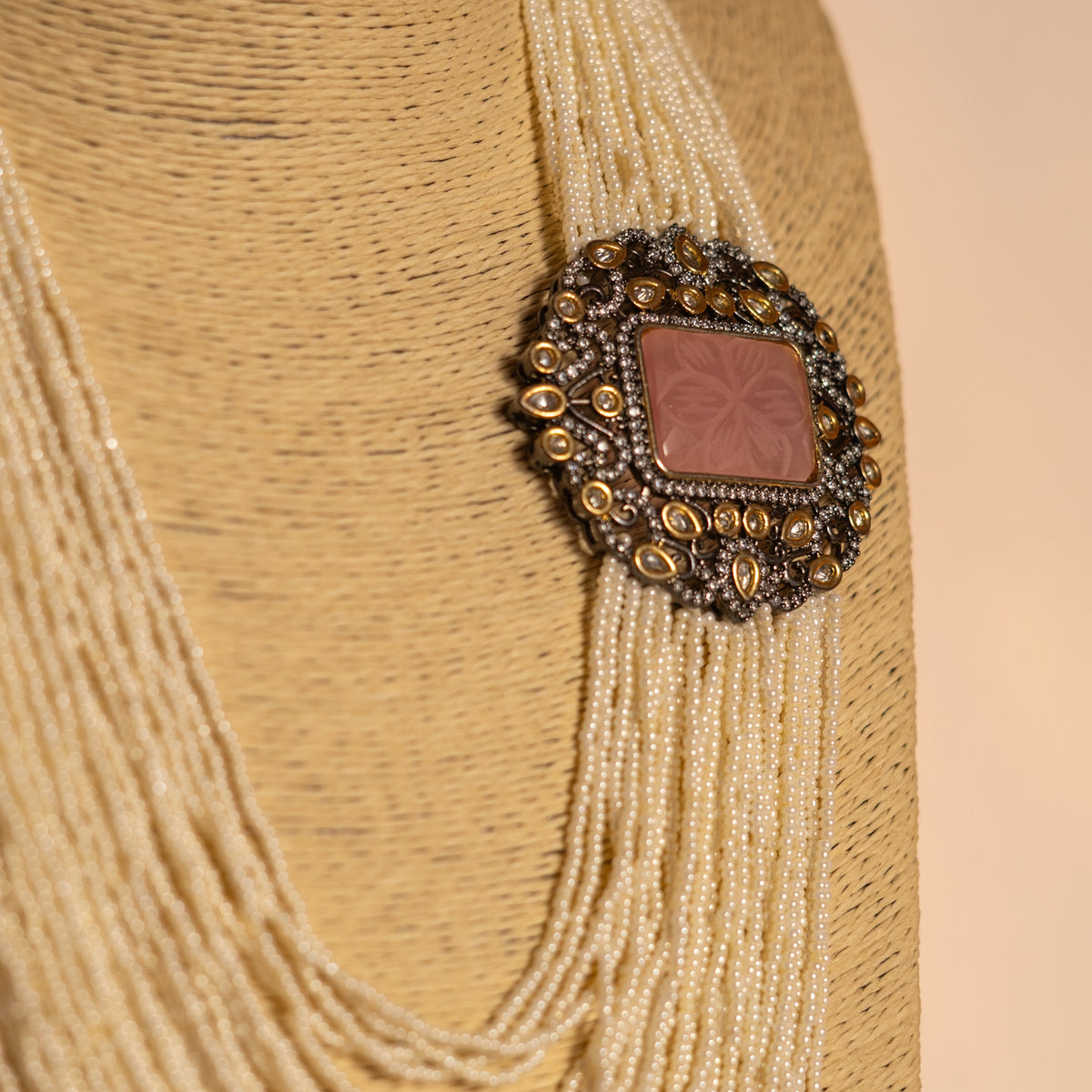 SHERINA PEARL CARVING STONE HANDMADE STATEMENT MALA ML16