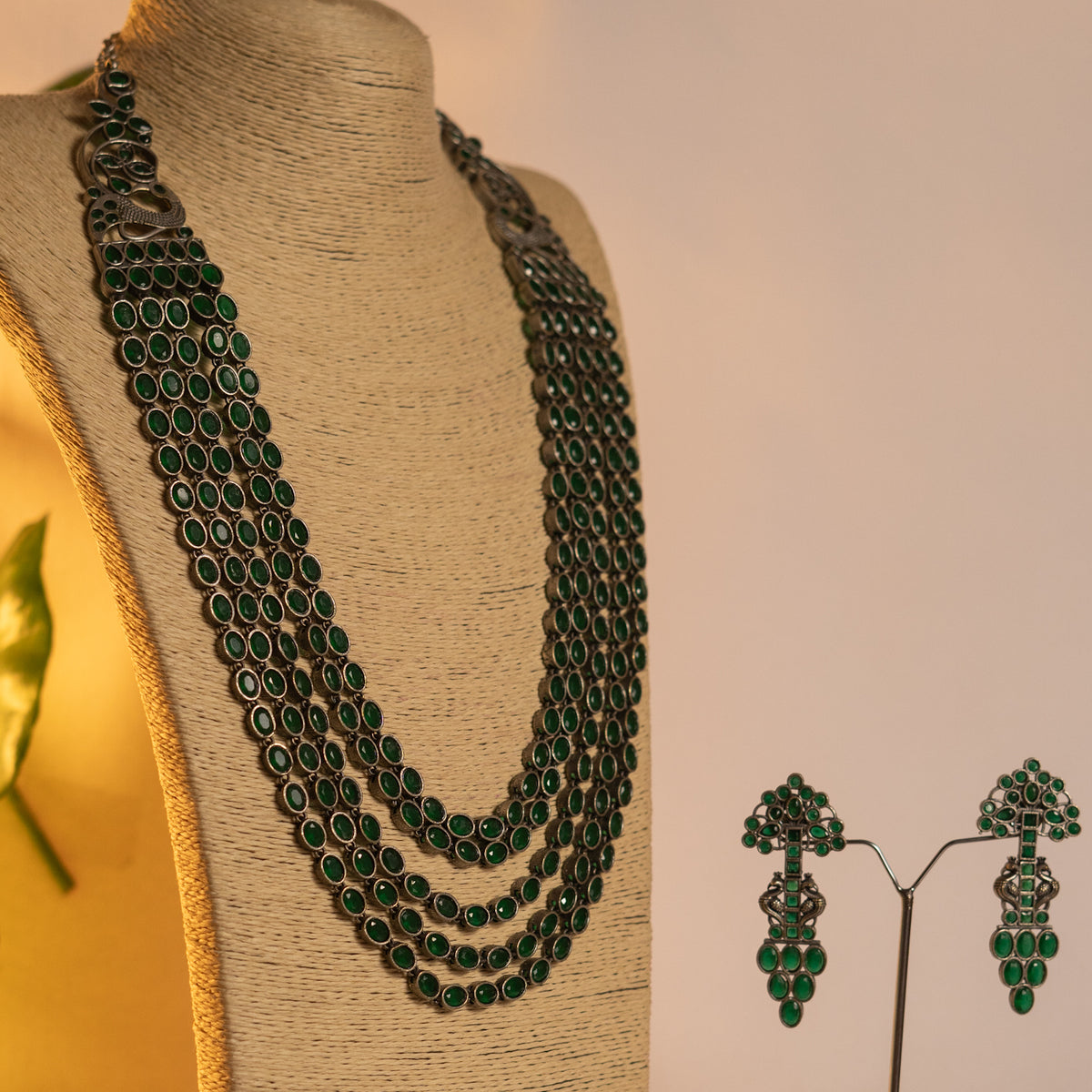 KANIHA FAUX SILVER STONE LAYERED RUSTIC FINISH SEMIHANDE NECKLACE WITH EARRINGS NL142