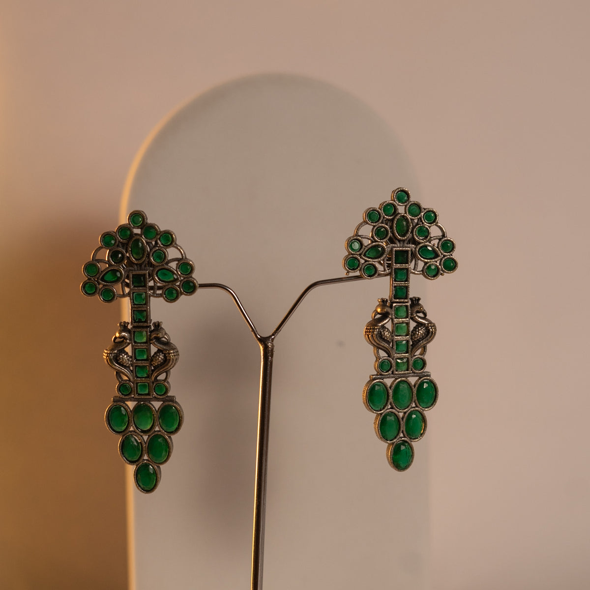 KANIHA FAUX SILVER STONE LAYERED RUSTIC FINISH SEMIHANDE NECKLACE WITH EARRINGS NL142