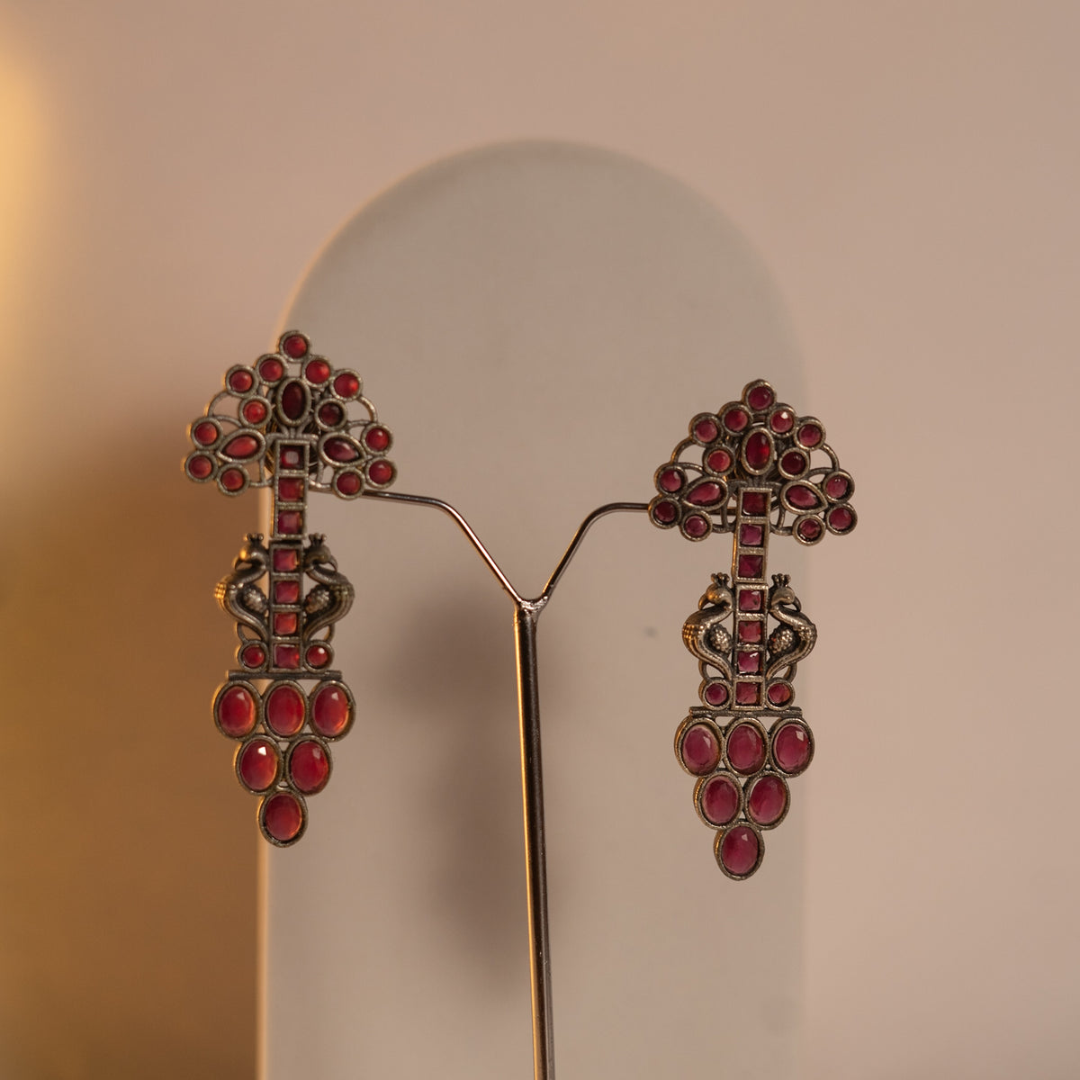 KANIHA FAUX SILVER STONE LAYERED RUSTIC FINISH SEMIHANDE NECKLACE WITH EARRINGS NL142