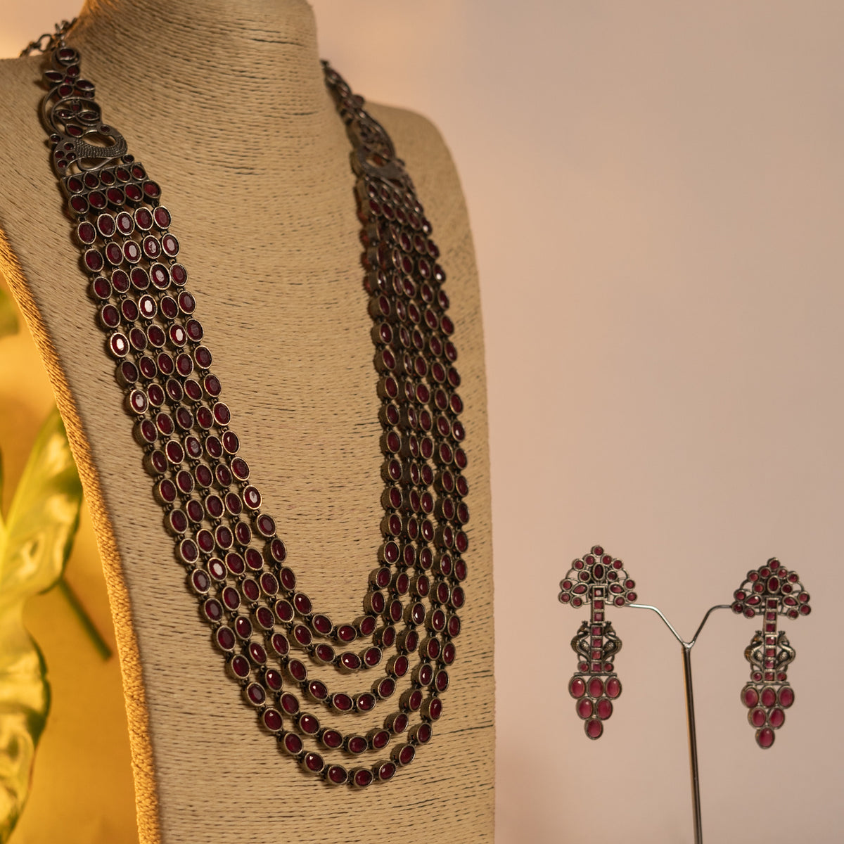 KANIHA FAUX SILVER STONE LAYERED RUSTIC FINISH SEMIHANDE NECKLACE WITH EARRINGS NL142