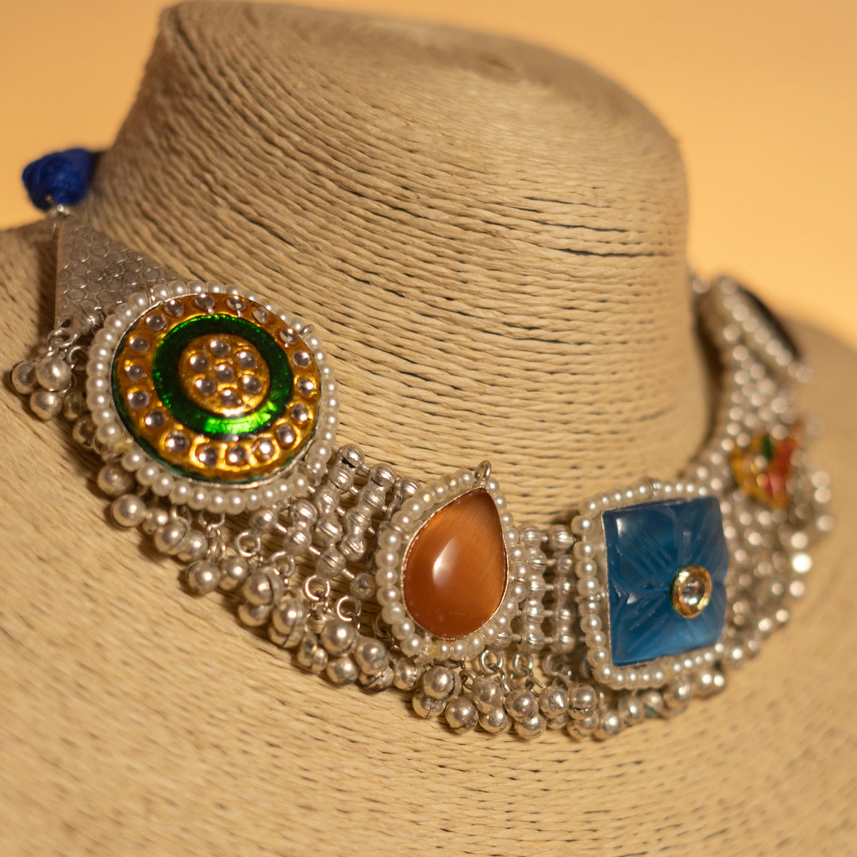 DHAKSHIKA FAUX SILVER MONALISA AND LAC SEMI HANDMADE NECKLACE WITH EARRINGS NL125