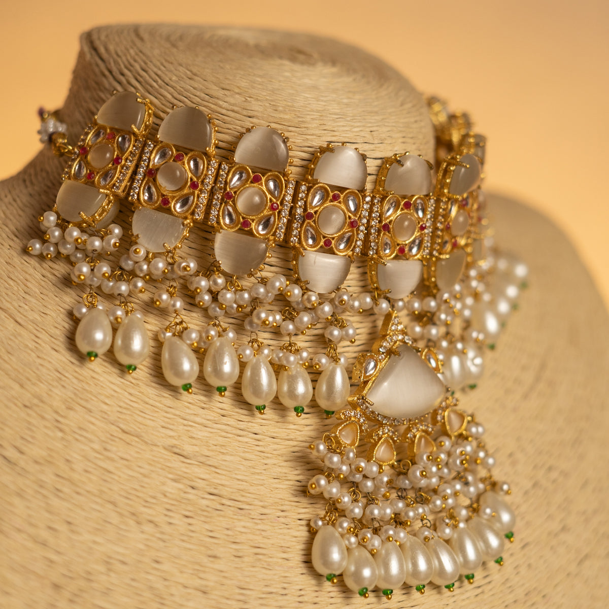 VIVAHA SEMI HANDMADE GOLD TONED MONALISA NECKLACE SET WITH TIKKA NL58