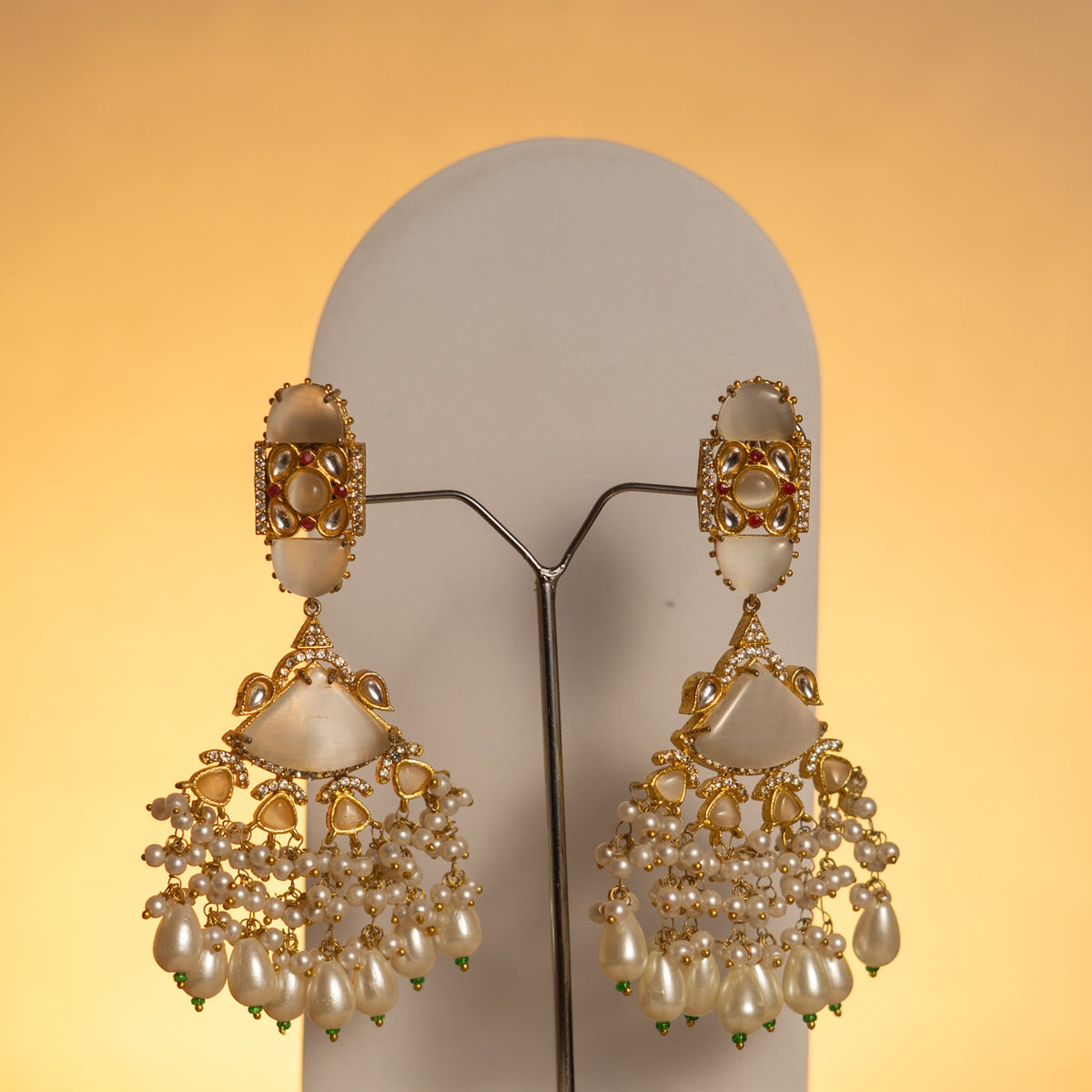 VIVAHA SEMI HANDMADE GOLD TONED MONALISA NECKLACE SET WITH TIKKA NL58