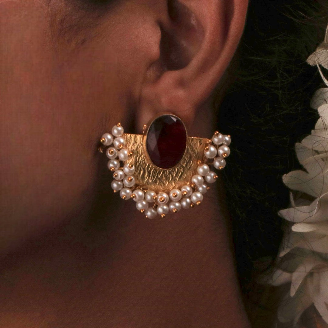 UDHAYA HANDMADE GLASS STONE HANDMADE AND  HAMMERED STUDS ER76