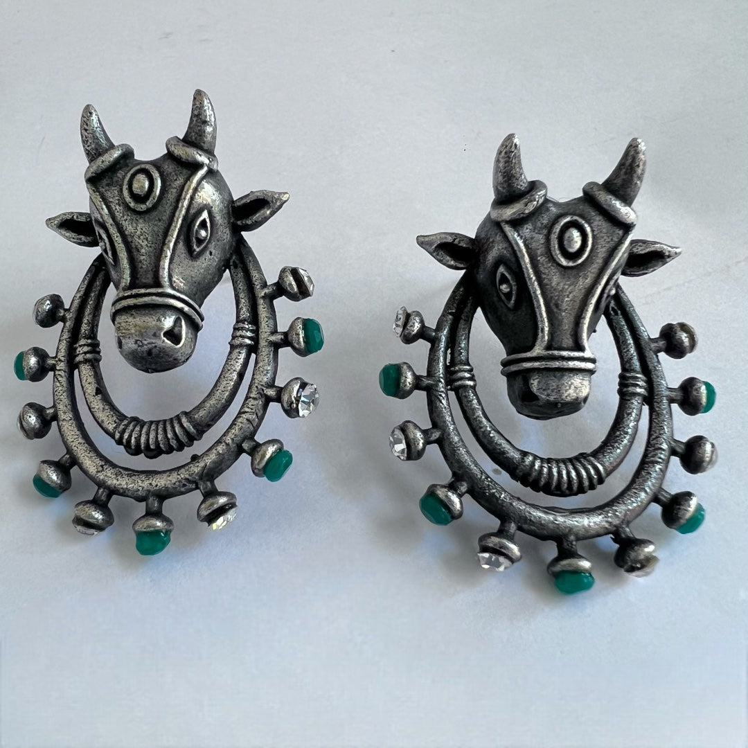 MOO MOO AD STONES SILVER LOOK ALIKE SEMI-HANDMADE STUD ER195