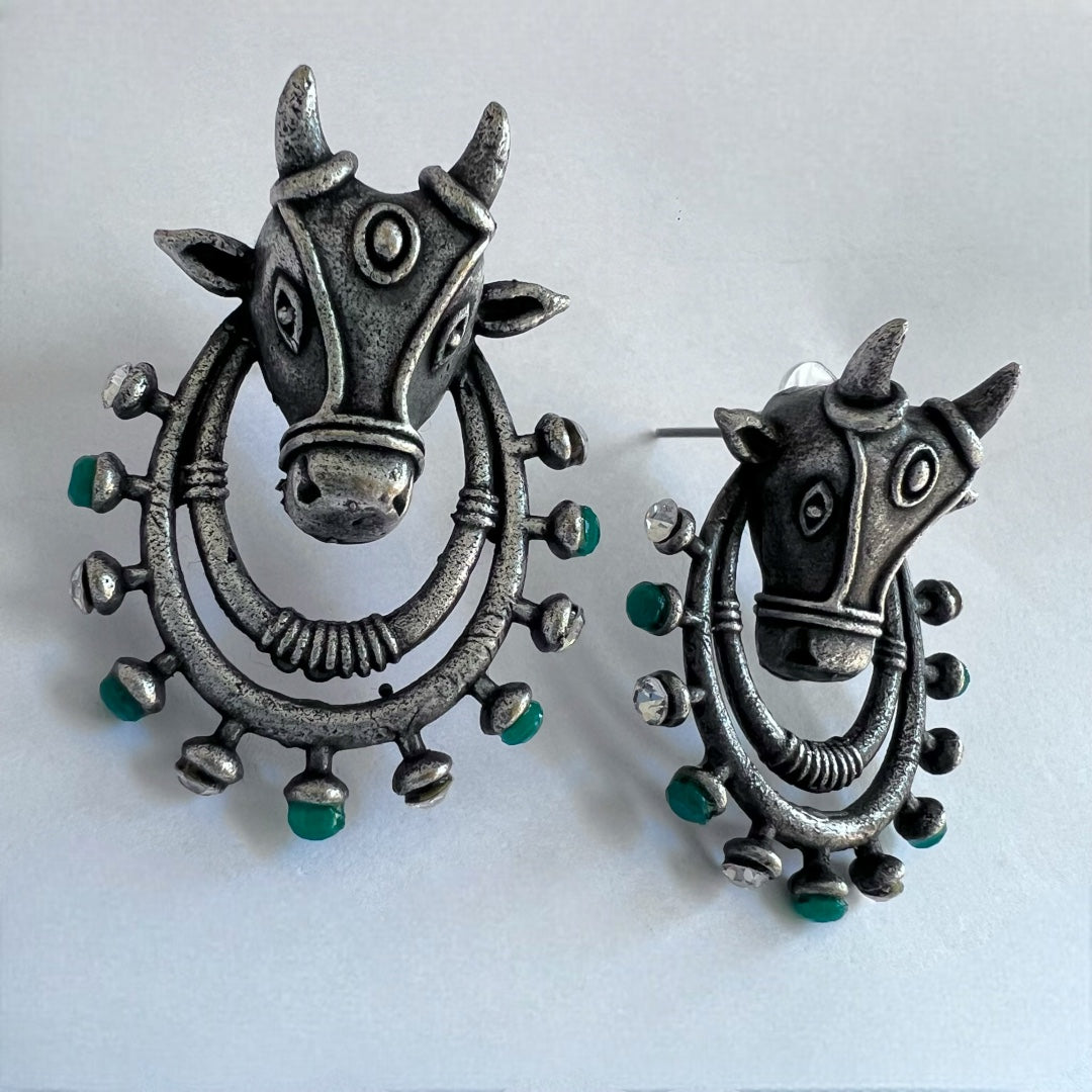 MOO MOO AD STONES SILVER LOOK ALIKE SEMI-HANDMADE STUD ER195