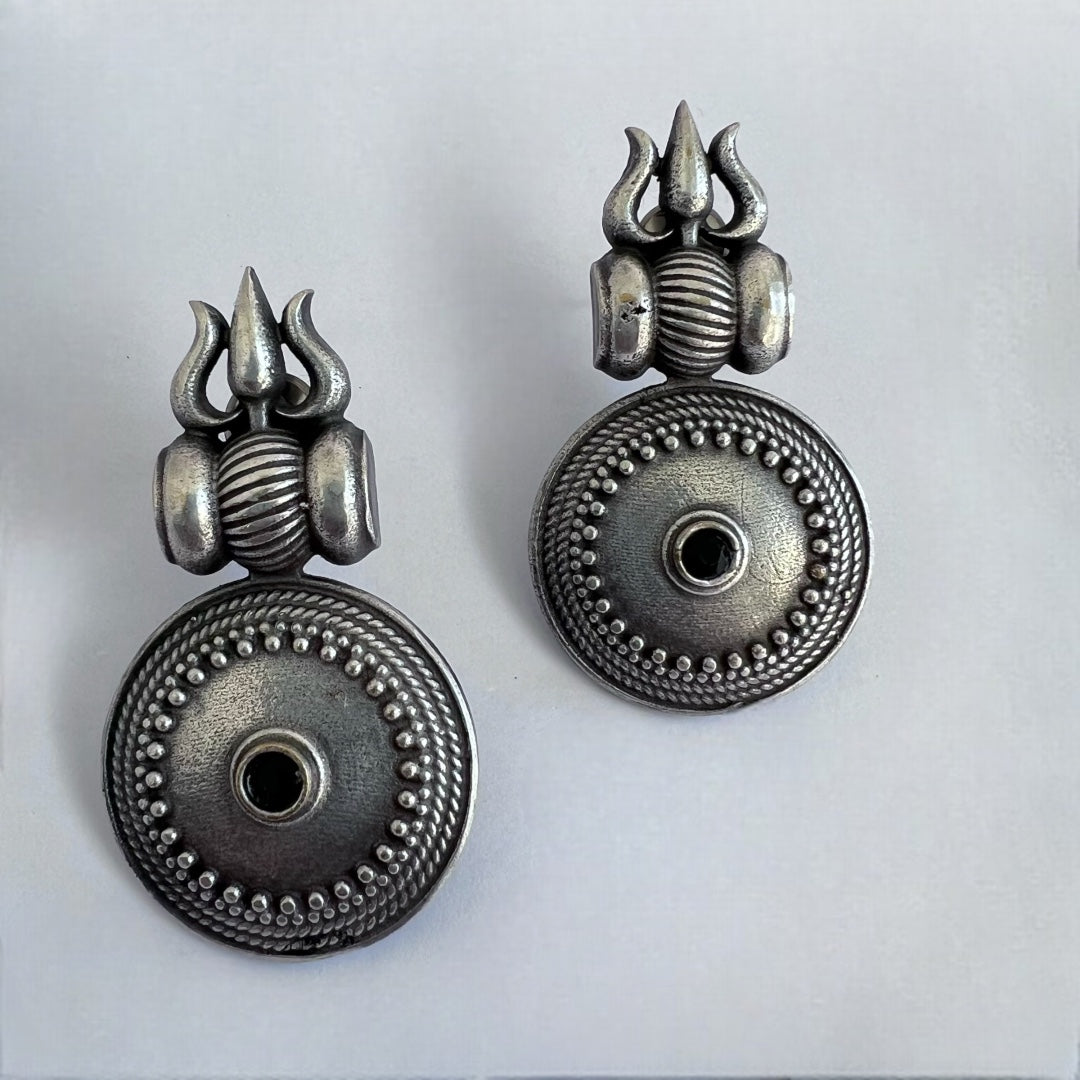 TRIDENT DISCUS SILVER LOOK ALIKE SEMI-HANDMADE STUD ER191