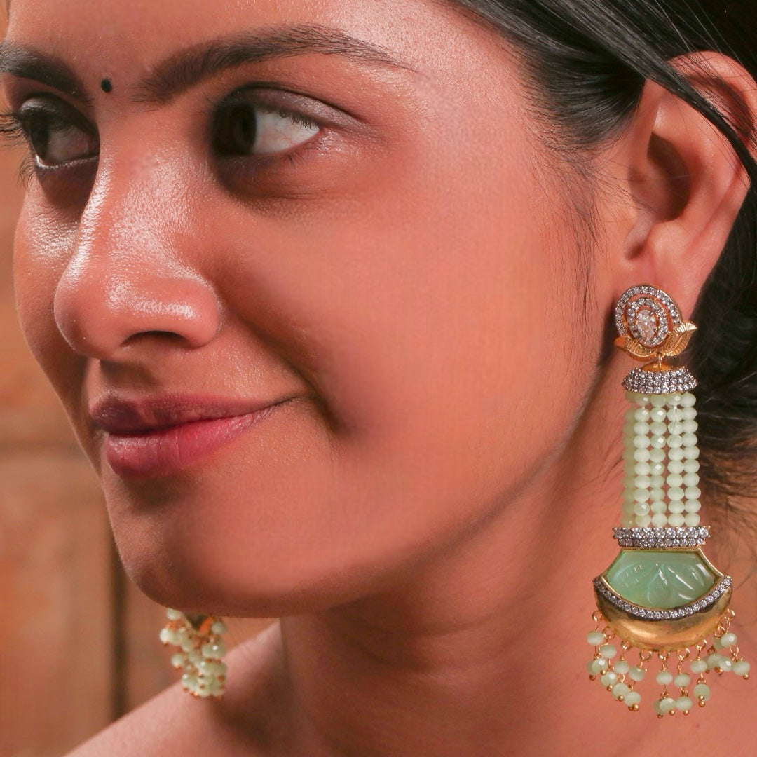 CRYSTAL ELEGANCE HANDMADE GOLD TONED DROPS WITH CARVING STONE ER91