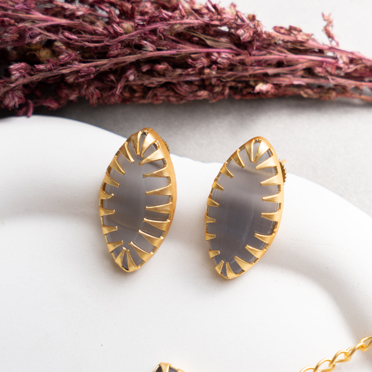 NAOMI GOLD TONED HANDMADE HAND HAMMERED CHOKER EARRINGS OF19