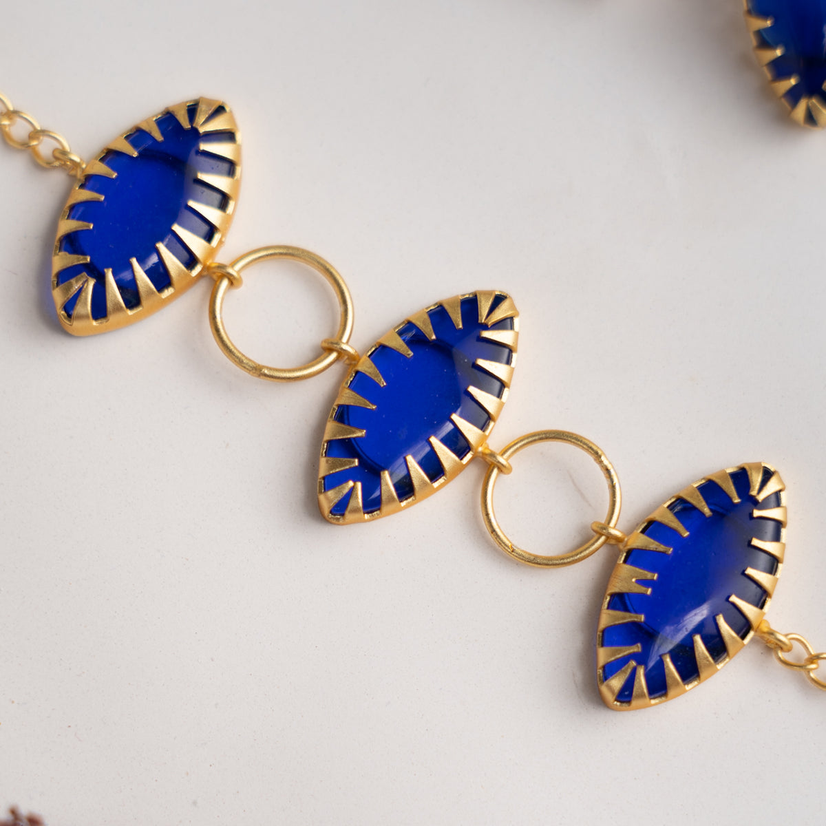 NAOMI GOLD TONED HANDMADE HAND HAMMERED CHOKER EARRINGS OF19