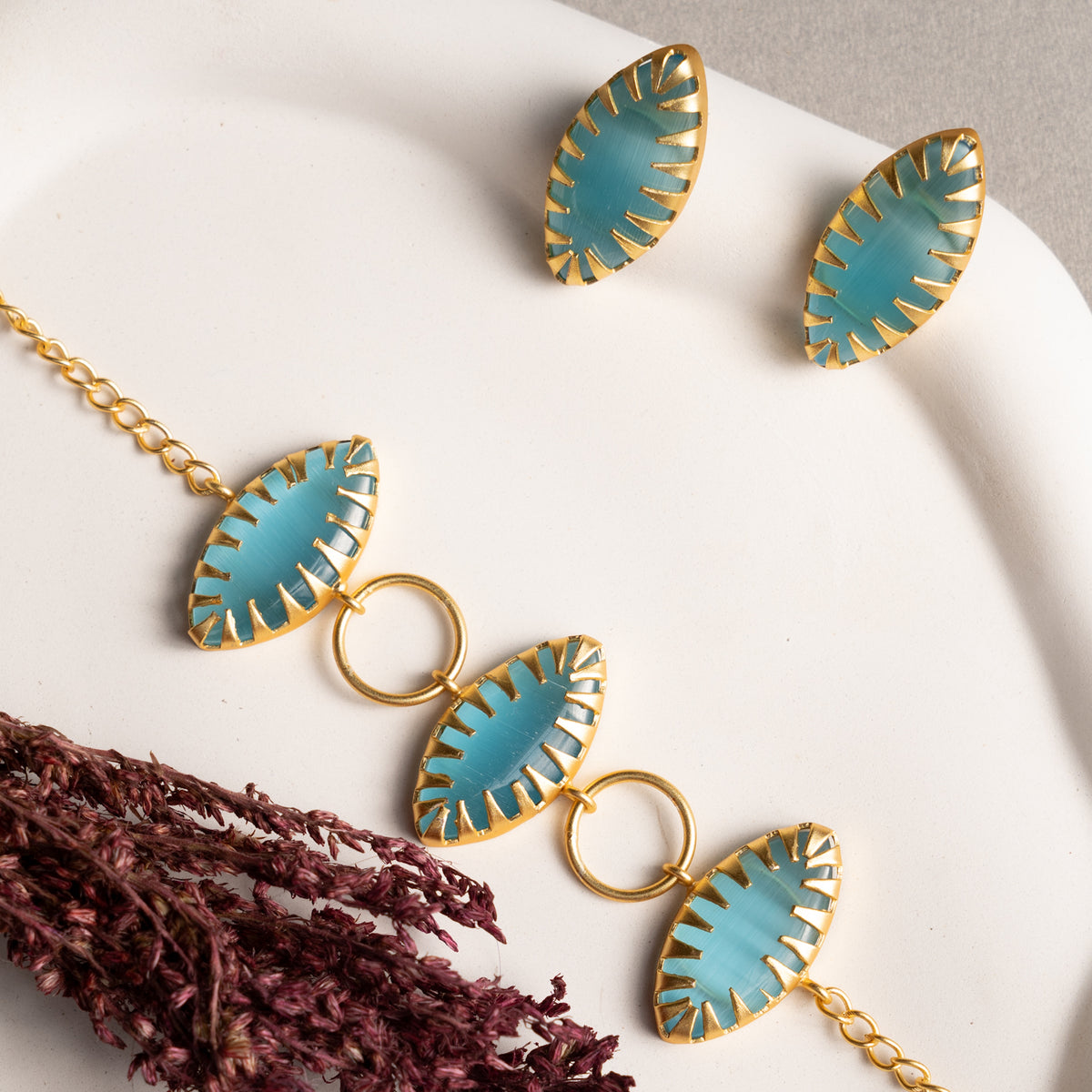 NAOMI GOLD TONED HANDMADE HAND HAMMERED CHOKER EARRINGS OF19