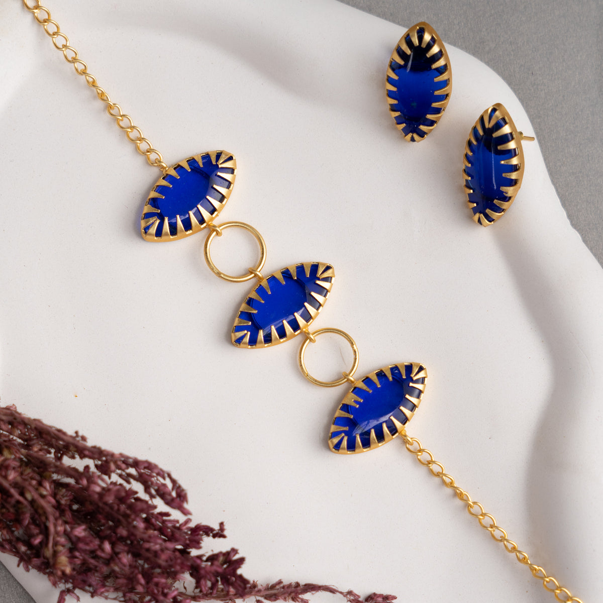 NAOMI GOLD TONED HANDMADE HAND HAMMERED CHOKER EARRINGS OF19