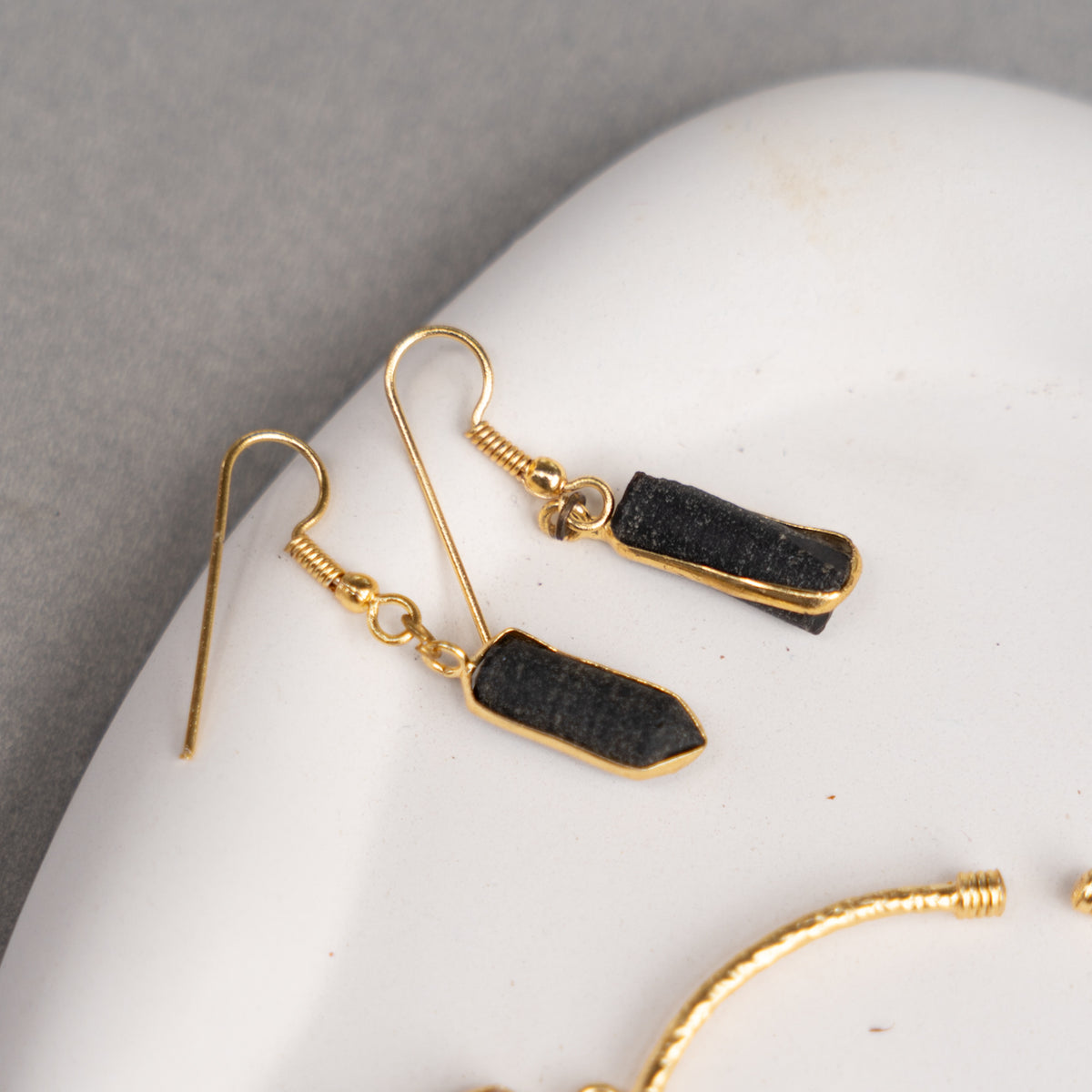 ZOEY GOLD TONED HANDMADE HAND HAMMERED NECKLAC EARRINGS BANGLE CUFF AND RING OF13