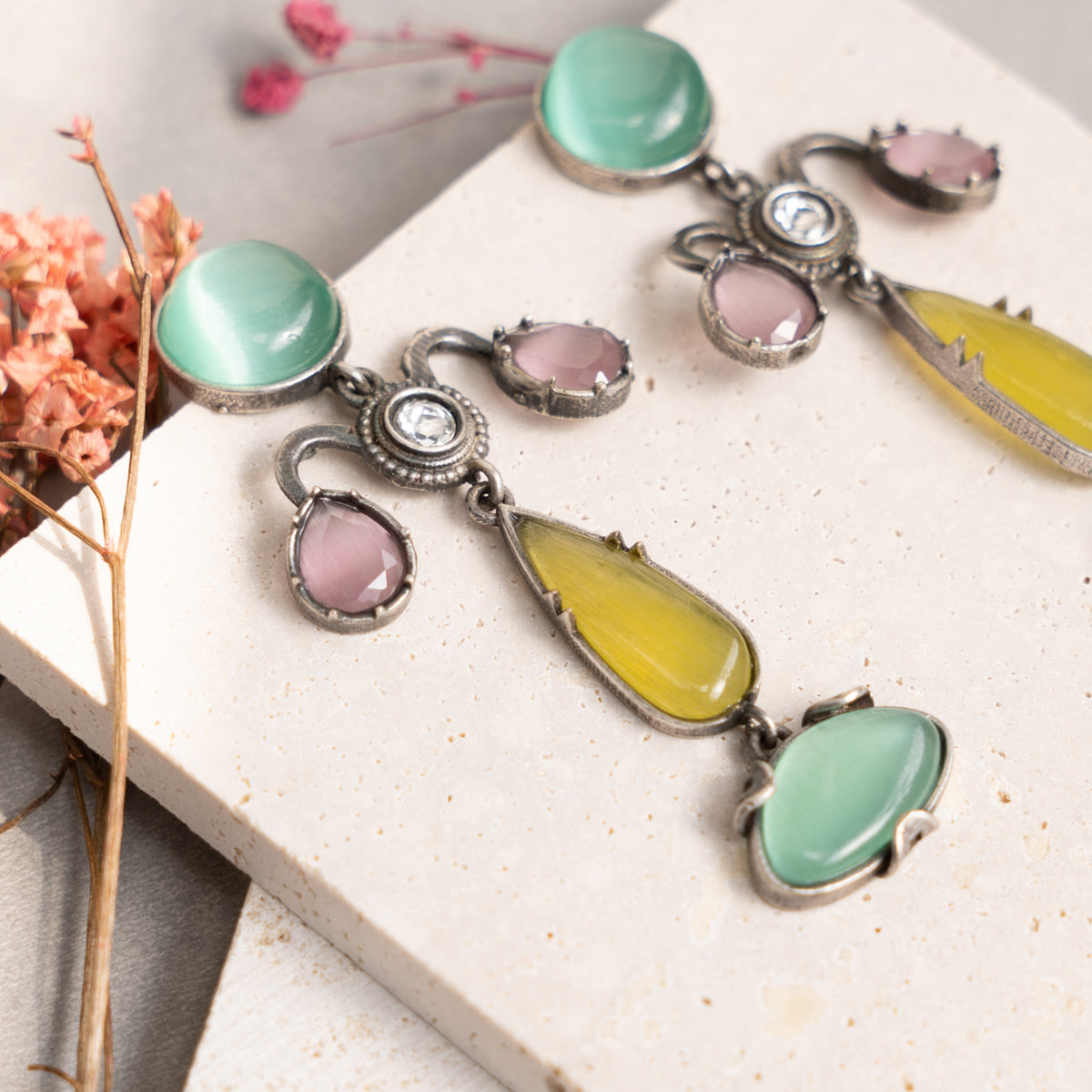 ADVIKA BIJOUX PREMIUM SEMI HANDMADE MONALISA STONE EARRINGS ER729