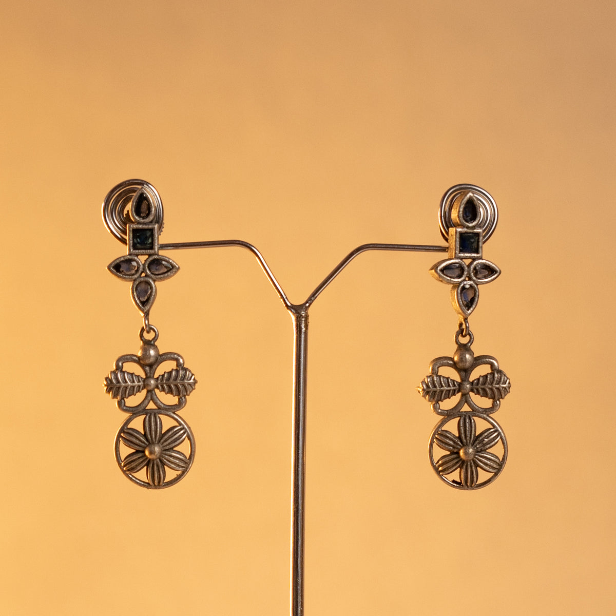 ALICE FAUX SILVER SEMI HANDMADE ANTIQUE NECKPIECE/NECKLACE WITH EARRING NL287