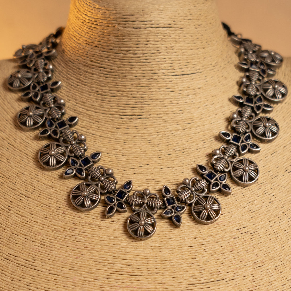 ALICE FAUX SILVER SEMI HANDMADE ANTIQUE NECKPIECE/NECKLACE WITH EARRING NL287