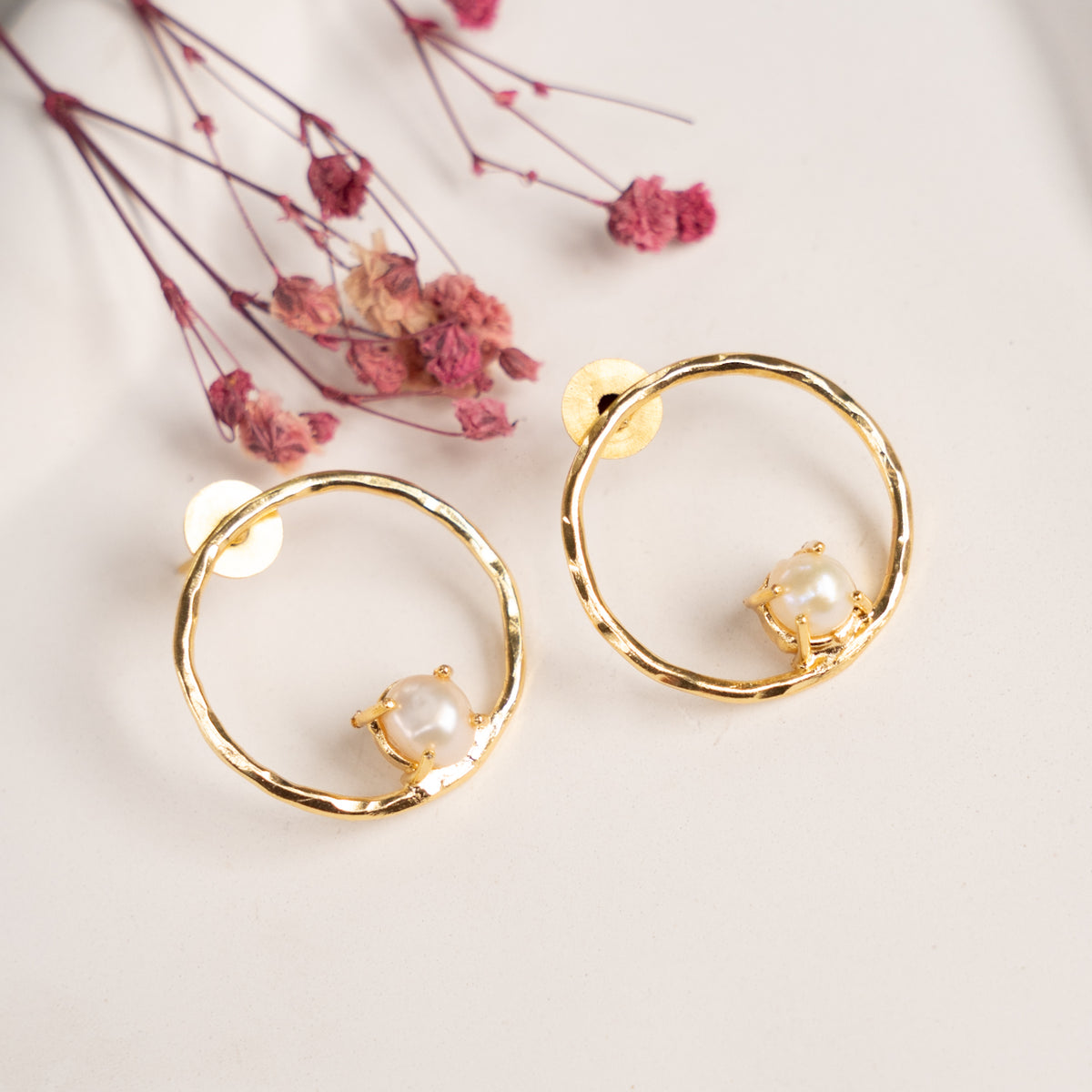 LUCY HANDMADE GOLD TONED FRESH WATER PEARLS HAND HAMMERED NECKLAC EARRINGS WITH RING OF10