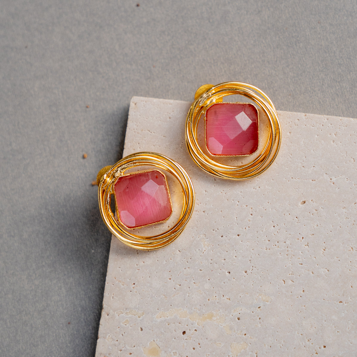 RILEY HANDMADE HAND HAMMERED  GOLD TONED NECKLAC AND EARRINGS OF12