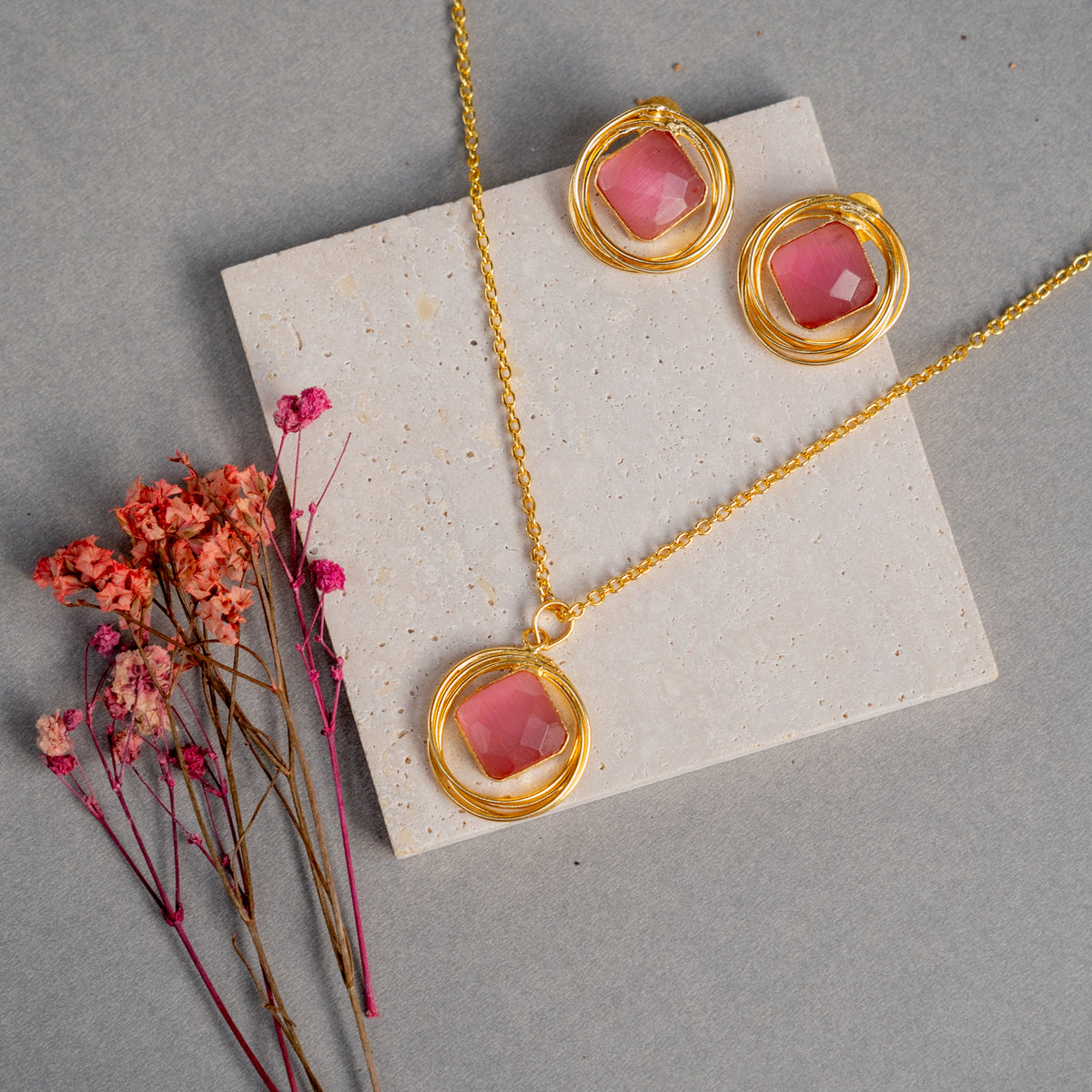 RILEY HANDMADE HAND HAMMERED  GOLD TONED NECKLAC AND EARRINGS OF12