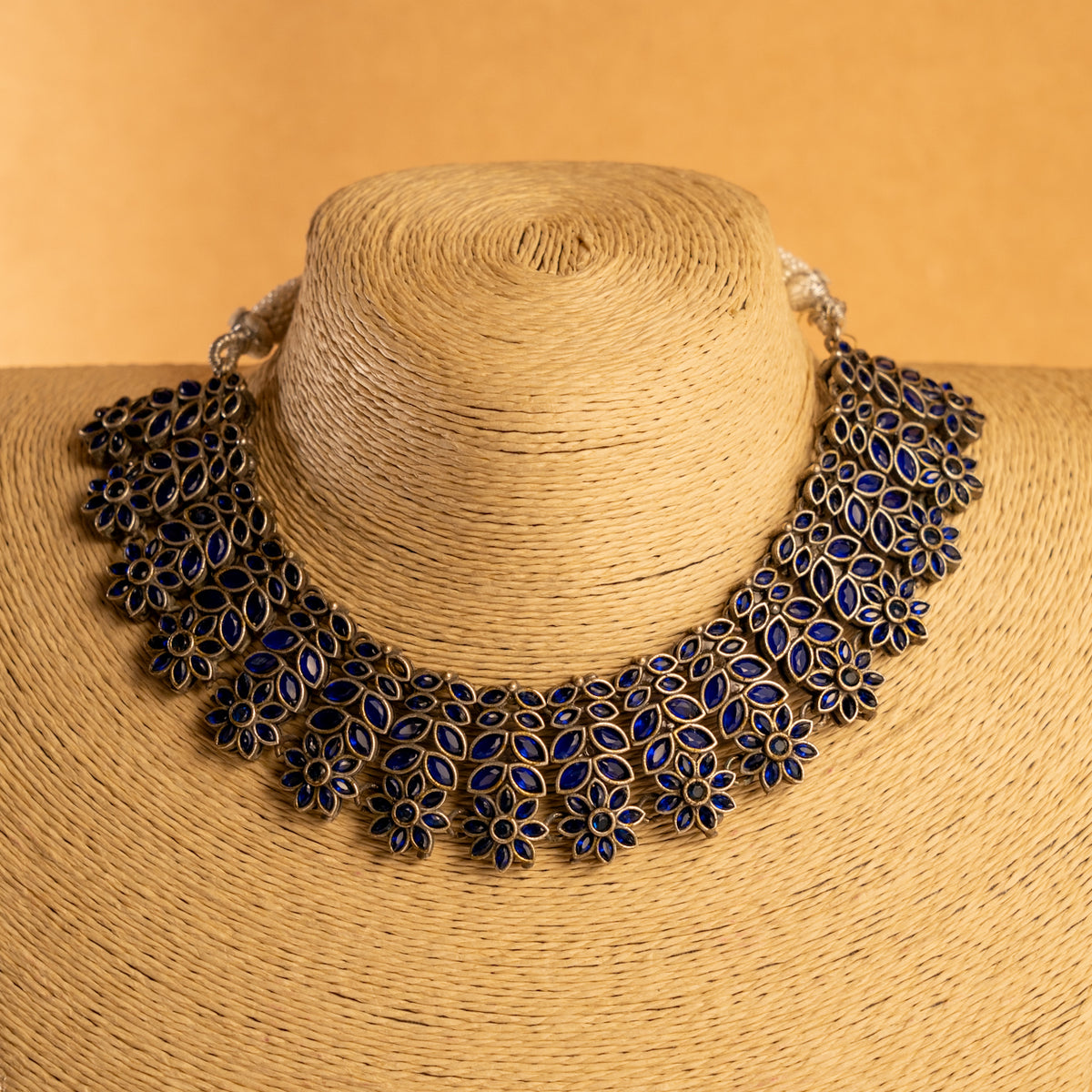 DAISY FAUX SILVER BIJOUX PREMIUM AND EXCLUSIVE SEMI HANDMADE NECKLACE WITH EARRINGS NL218