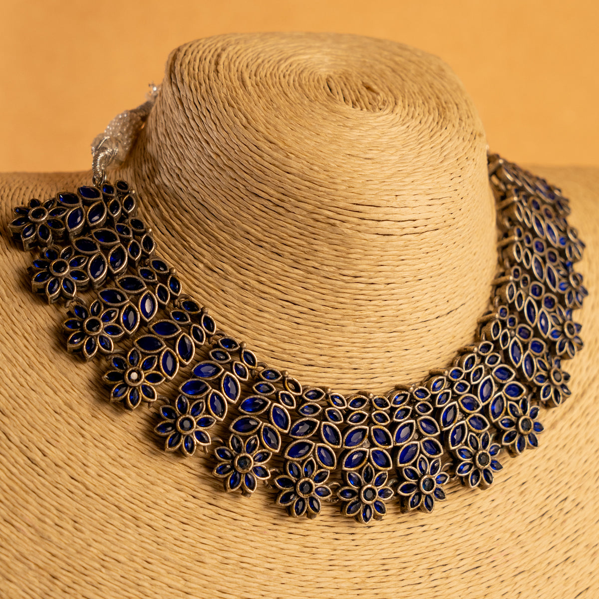 DAISY FAUX SILVER BIJOUX PREMIUM AND EXCLUSIVE SEMI HANDMADE NECKLACE WITH EARRINGS NL218