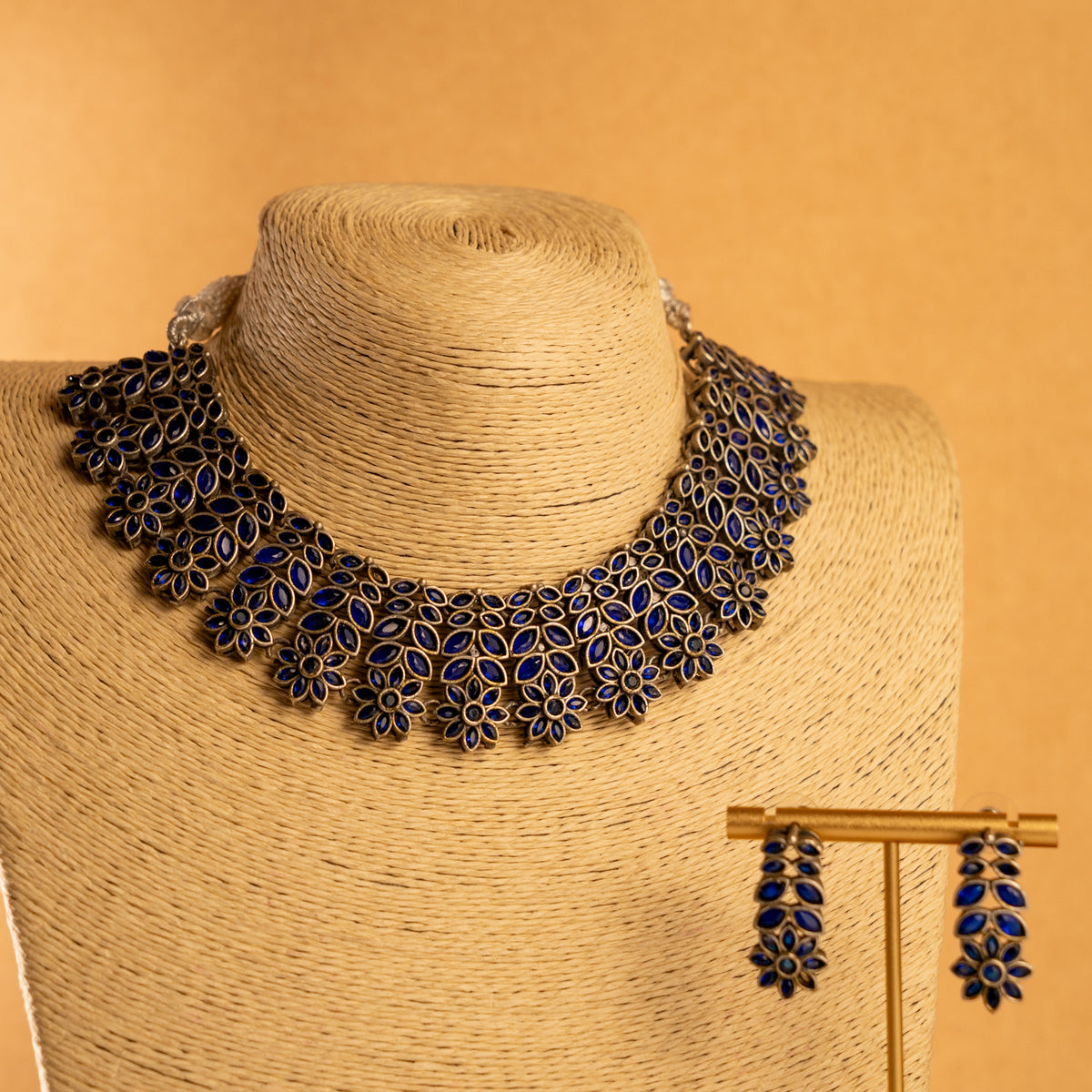 DAISY FAUX SILVER BIJOUX PREMIUM AND EXCLUSIVE SEMI HANDMADE NECKLACE WITH EARRINGS NL218