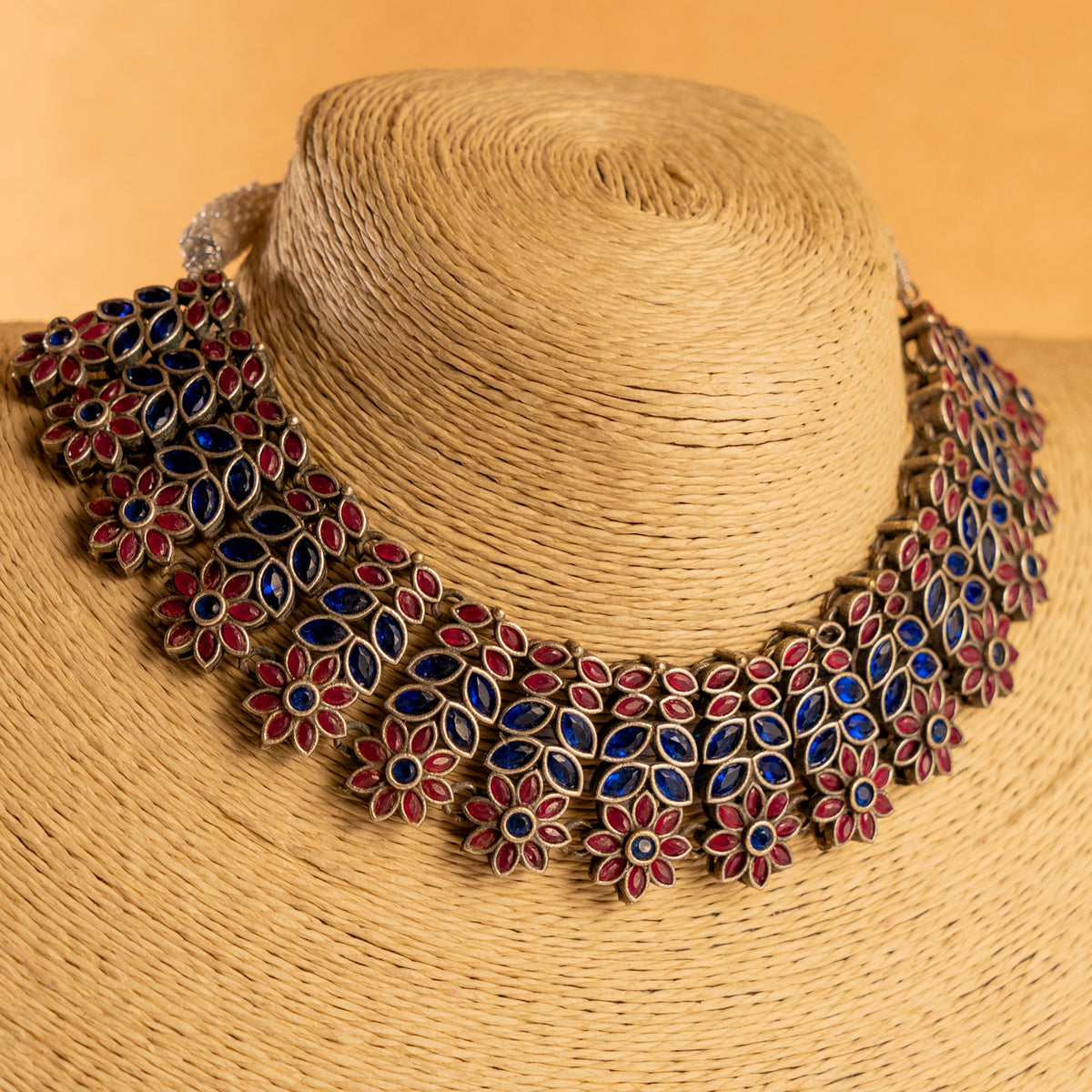 DAISY FAUX SILVER BIJOUX PREMIUM AND EXCLUSIVE SEMI HANDMADE NECKLACE WITH EARRINGS NL218