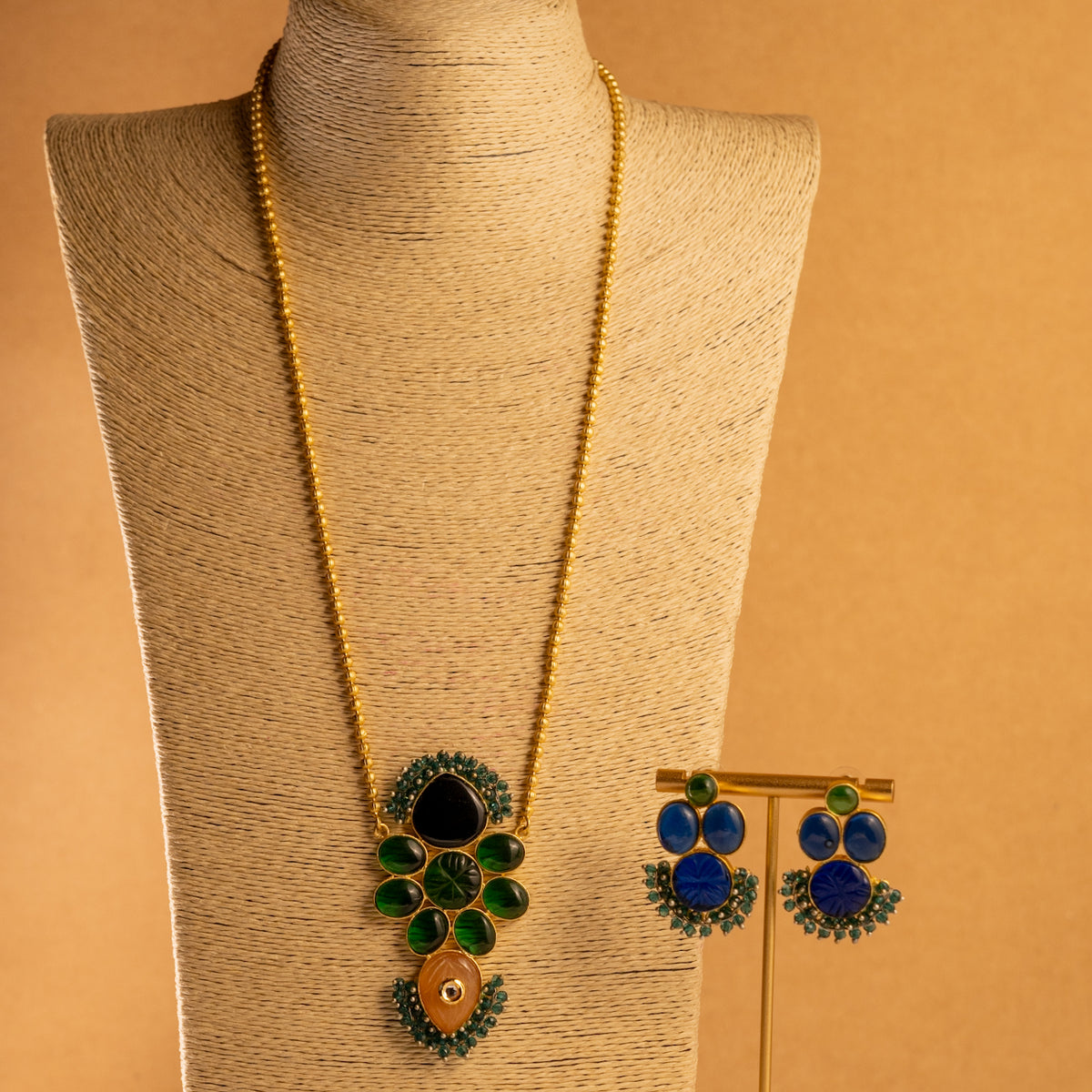 MONA PIE MONALISA STONE AND CARVING STONE HANDMADE RAW LOOK NECKLACE NL35