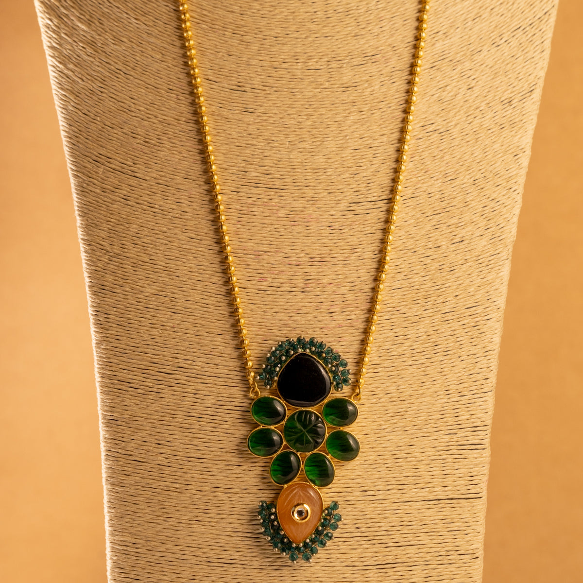 MONA PIE MONALISA STONE AND CARVING STONE HANDMADE RAW LOOK NECKLACE NL35