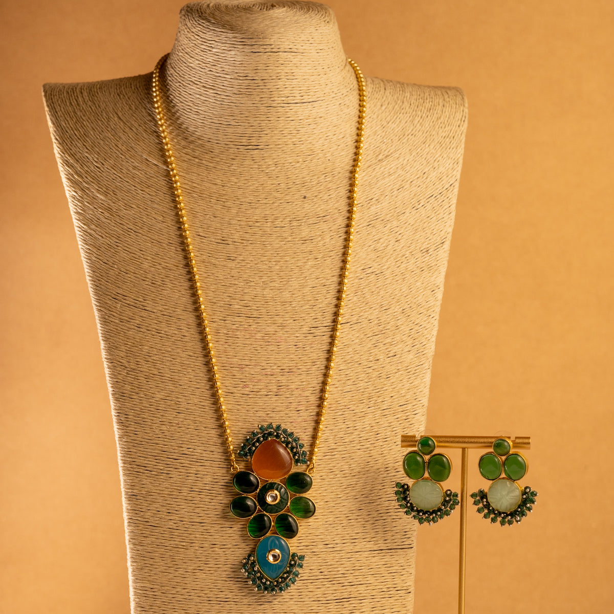 MONA PIE MONALISA STONE AND CARVING STONE HANDMADE RAW LOOK NECKLACE NL35