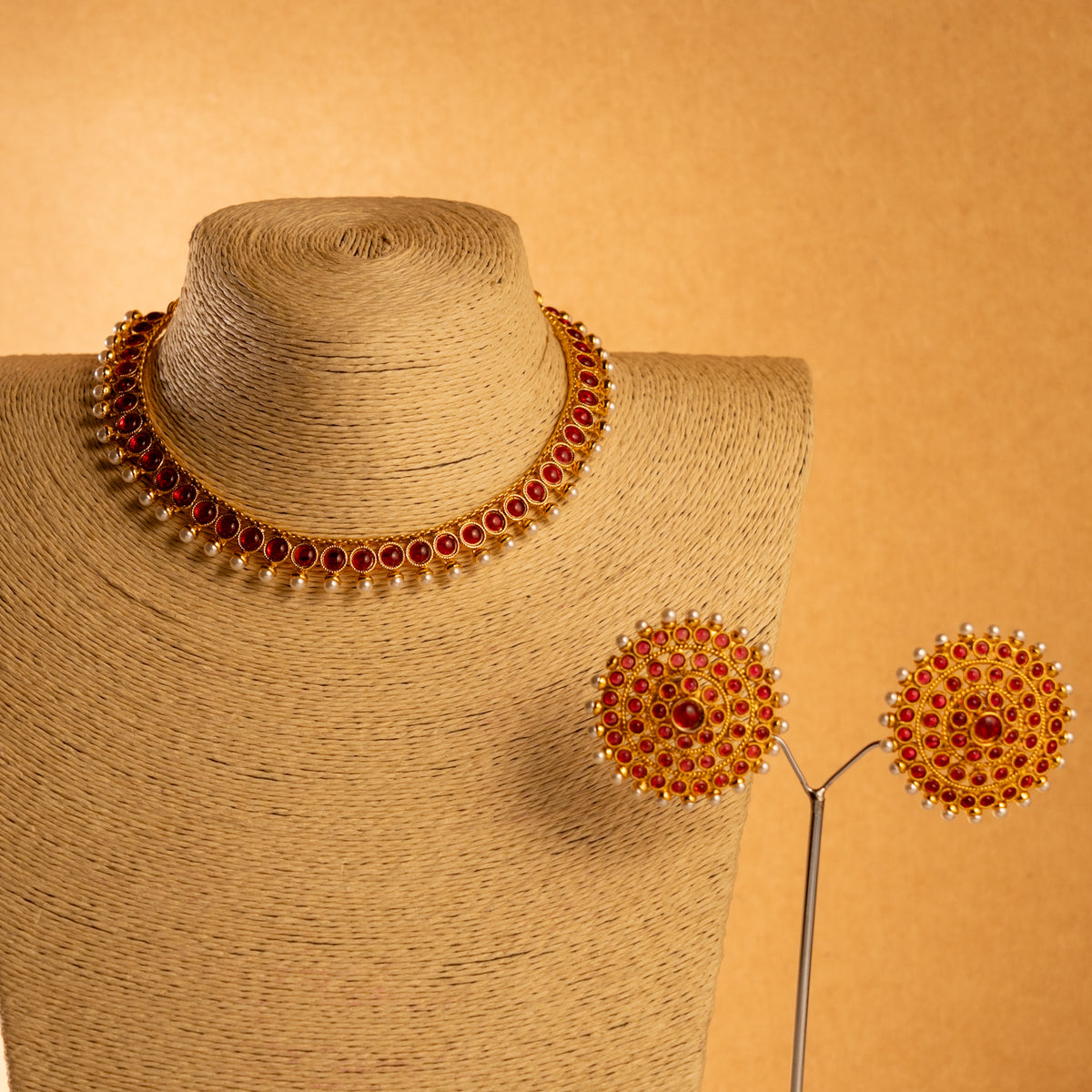 KANIKHA GOLD TONED ANTIQUE FINISH NECKLACE WITH EARRINGS NL232