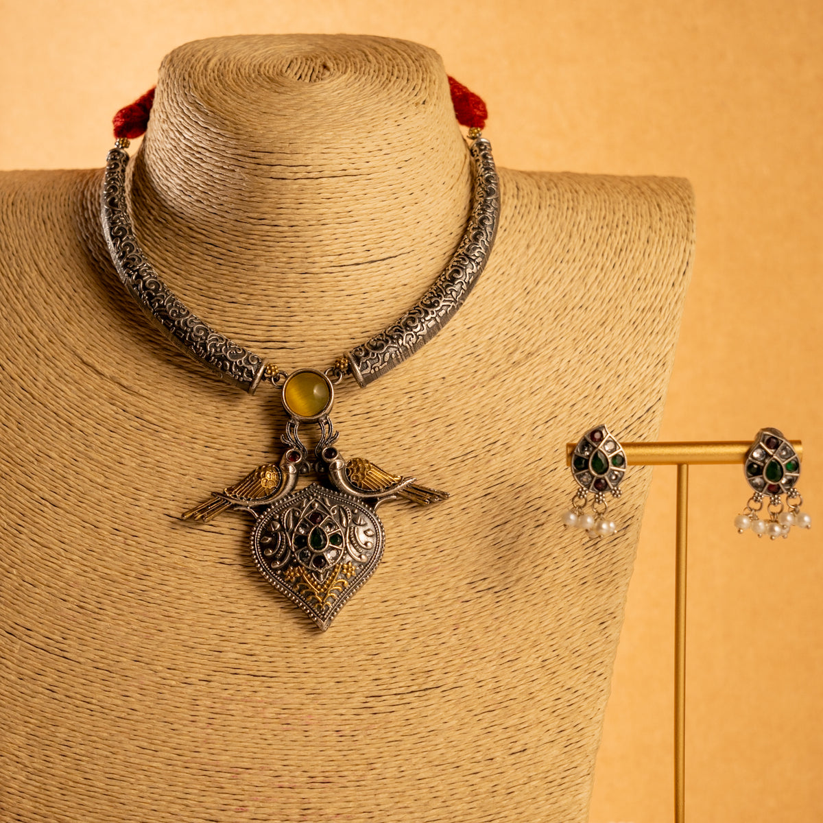 RENISHA HASLI FAUX SILVER BIJOUX PREMIUM EXCLUSIVE HANDMADE AND HAND HAMMERED DUAL TONED NECKLACE WITH EARRINGS NL141