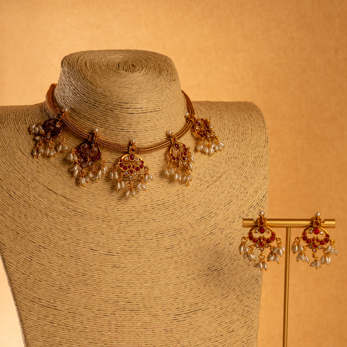 PRIYANKA 5 LEAF ATTIYAL GOLD TONED ANTIQUE FINISH NECKLACE WITH EARRINGS NL188