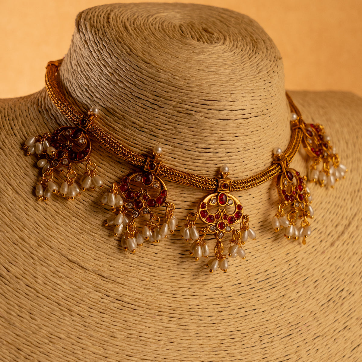 PRIYANKA 5 LEAF ATTIYAL GOLD TONED ANTIQUE FINISH NECKLACE WITH EARRINGS NL188