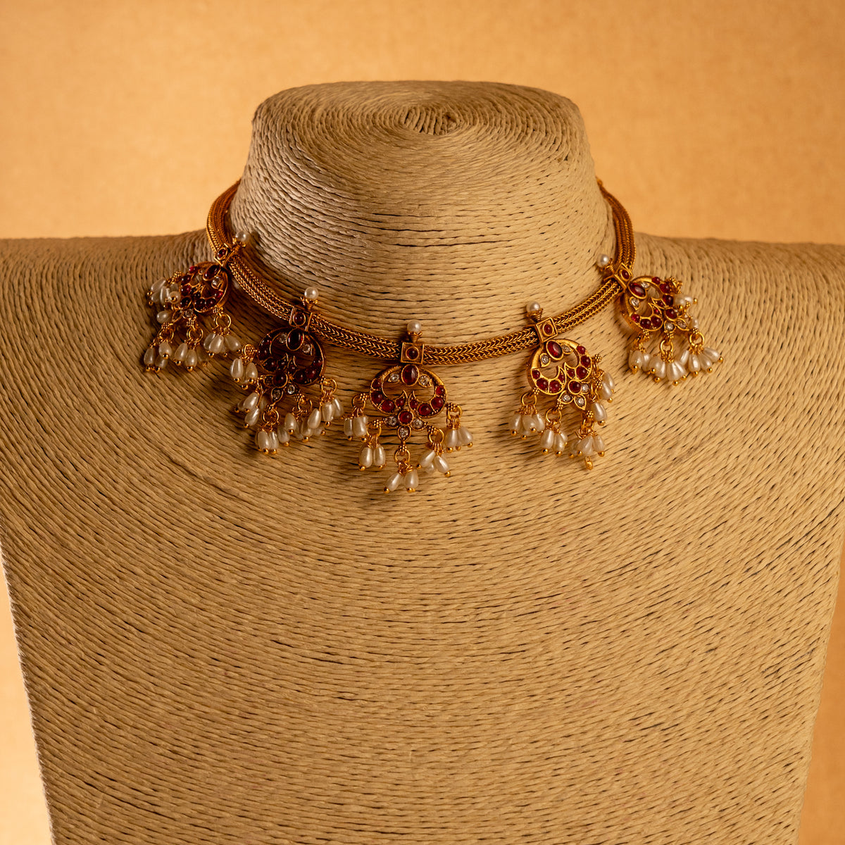 PRIYANKA 5 LEAF ATTIYAL GOLD TONED ANTIQUE FINISH NECKLACE WITH EARRINGS NL188