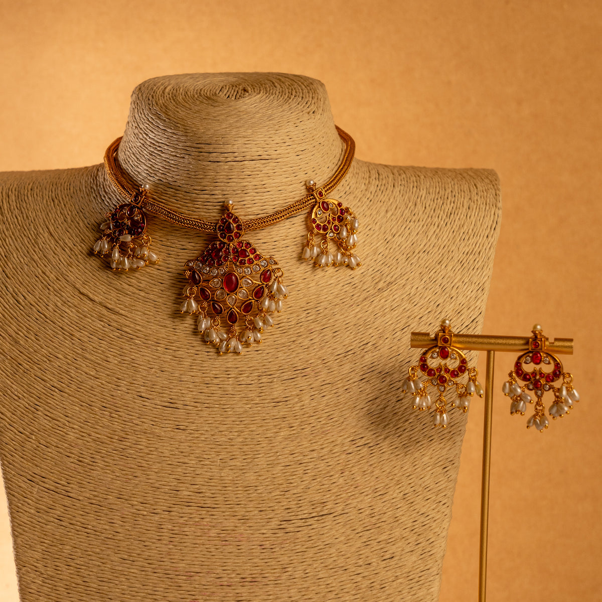 PRIYA 3 LEAF ATTIYAL GOLD TONED ANTIQUE FINISH NECKLACE WITH EARRINGS NL187