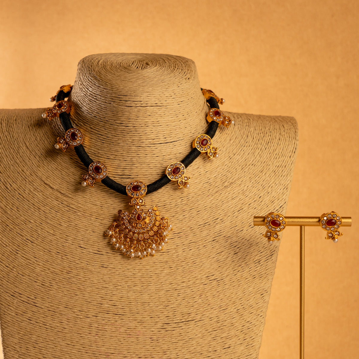 KALYANI GOLD TONED ANTIQUE FINISH NECKLACE WITH EARRINGS NL190