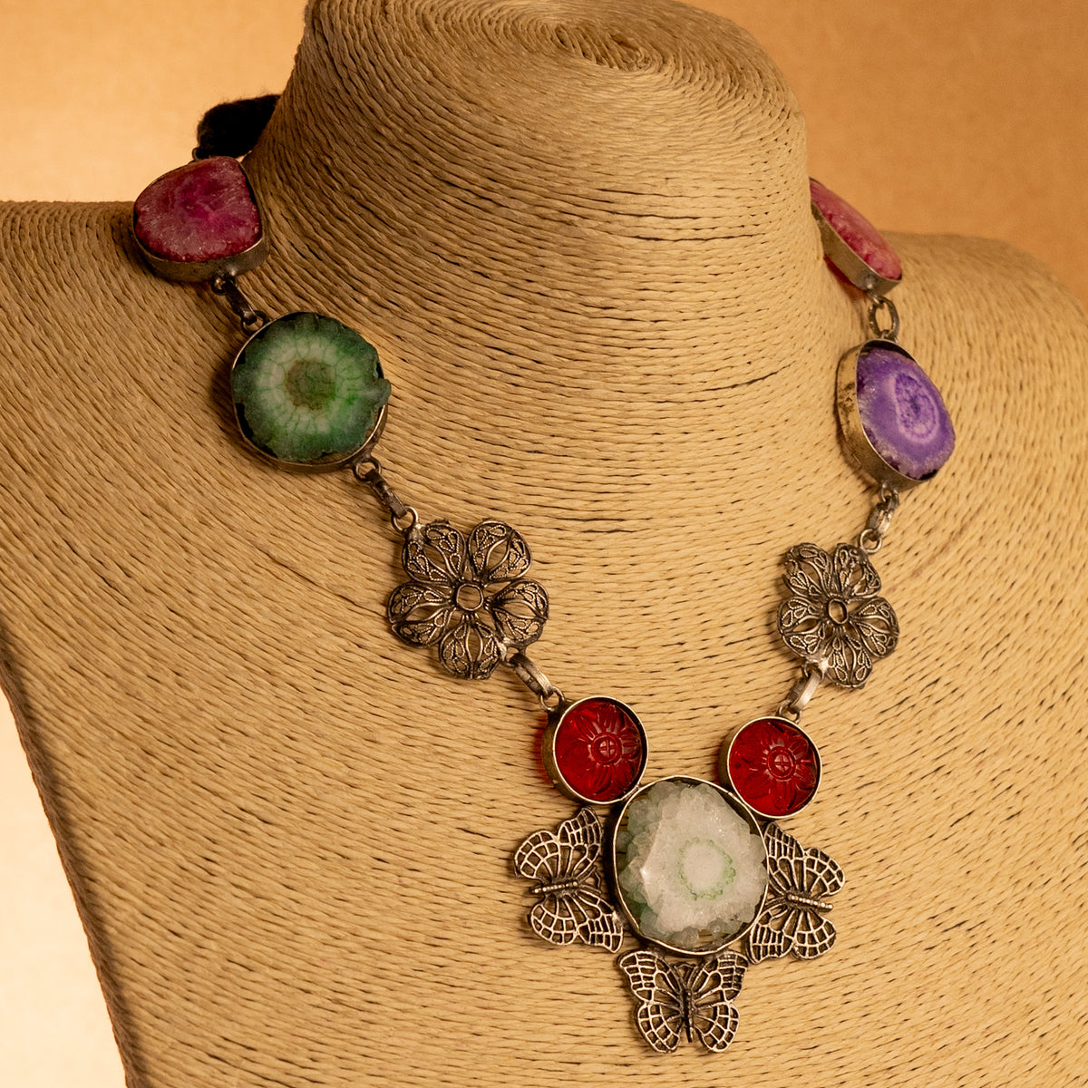 REEMA AGATE RAW STONE HANDMADE AND HAND HAMMERED FAUX SILVER RAW AND RUSTIC FINISH NECKLACE NL202