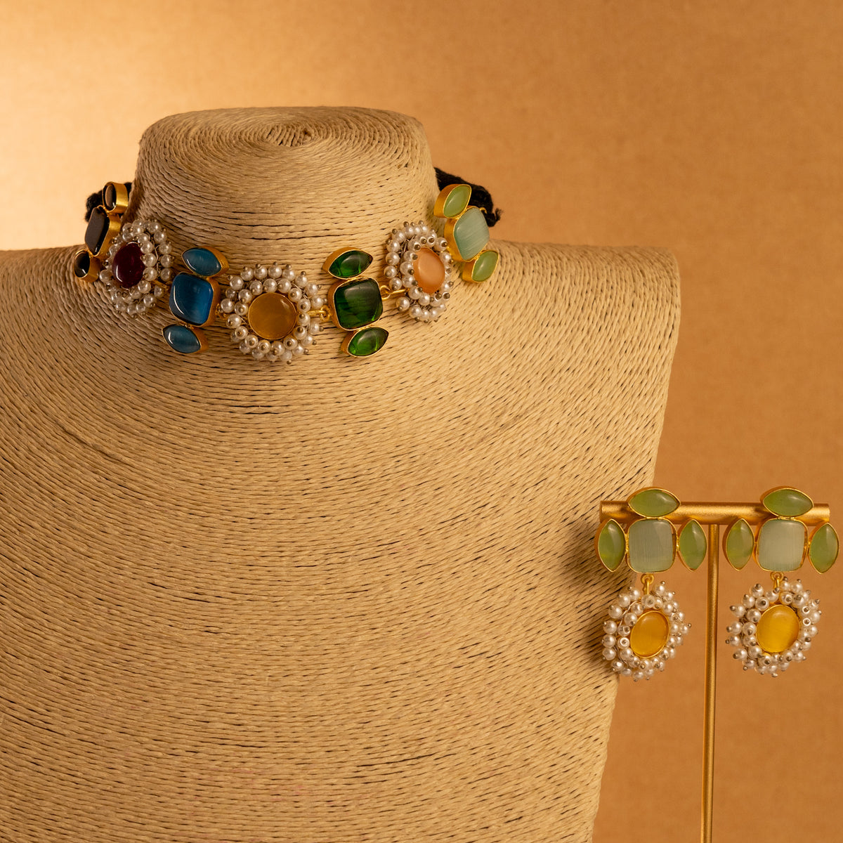 MORA 7 HANDMADE STONES GOLD TONED MONALISA NECKLACE/ NECKPIECE NL33