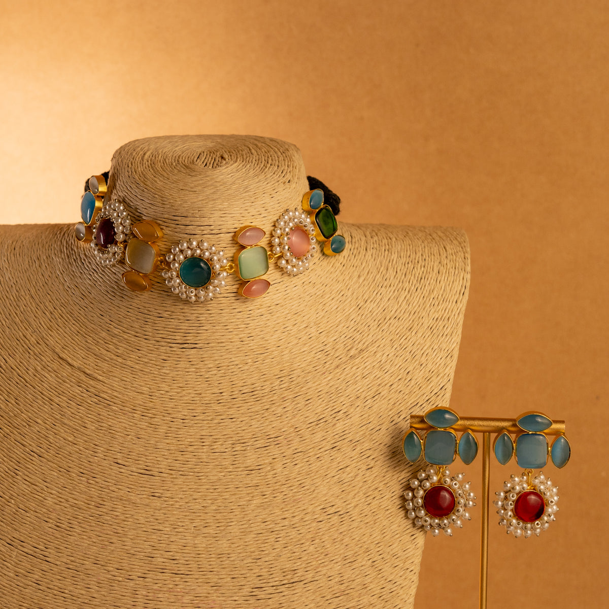 MORA 7 HANDMADE STONES GOLD TONED MONALISA NECKLACE/ NECKPIECE NL33