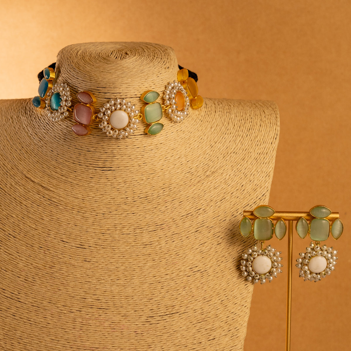 MORA 7 HANDMADE STONES GOLD TONED MONALISA NECKLACE/ NECKPIECE NL33