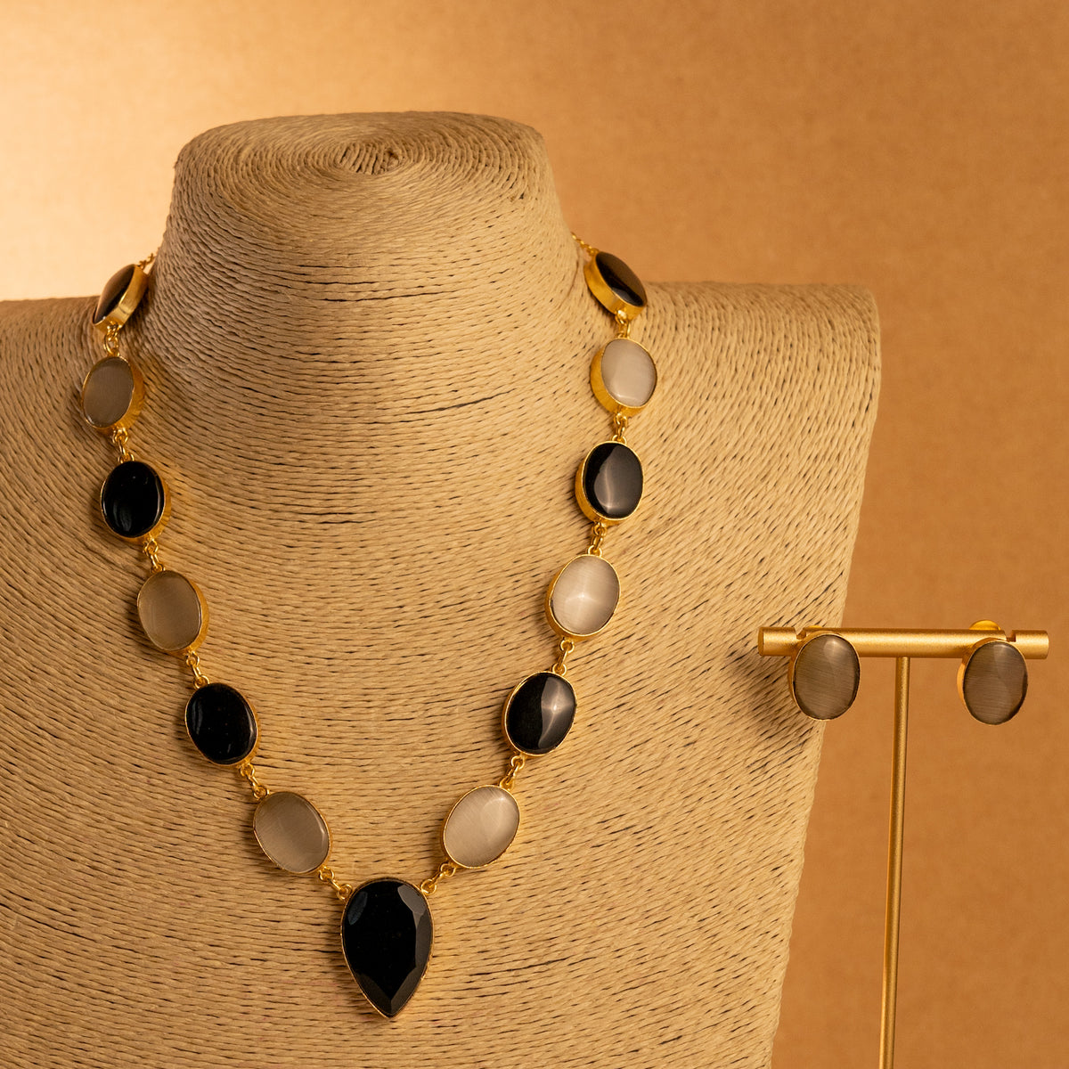 MOLE HANDMADE BIJOUX PREMIUM AND BIJOUX EXCLUSIVE MONALISA NECKLACE/ NECKPIECE NL32