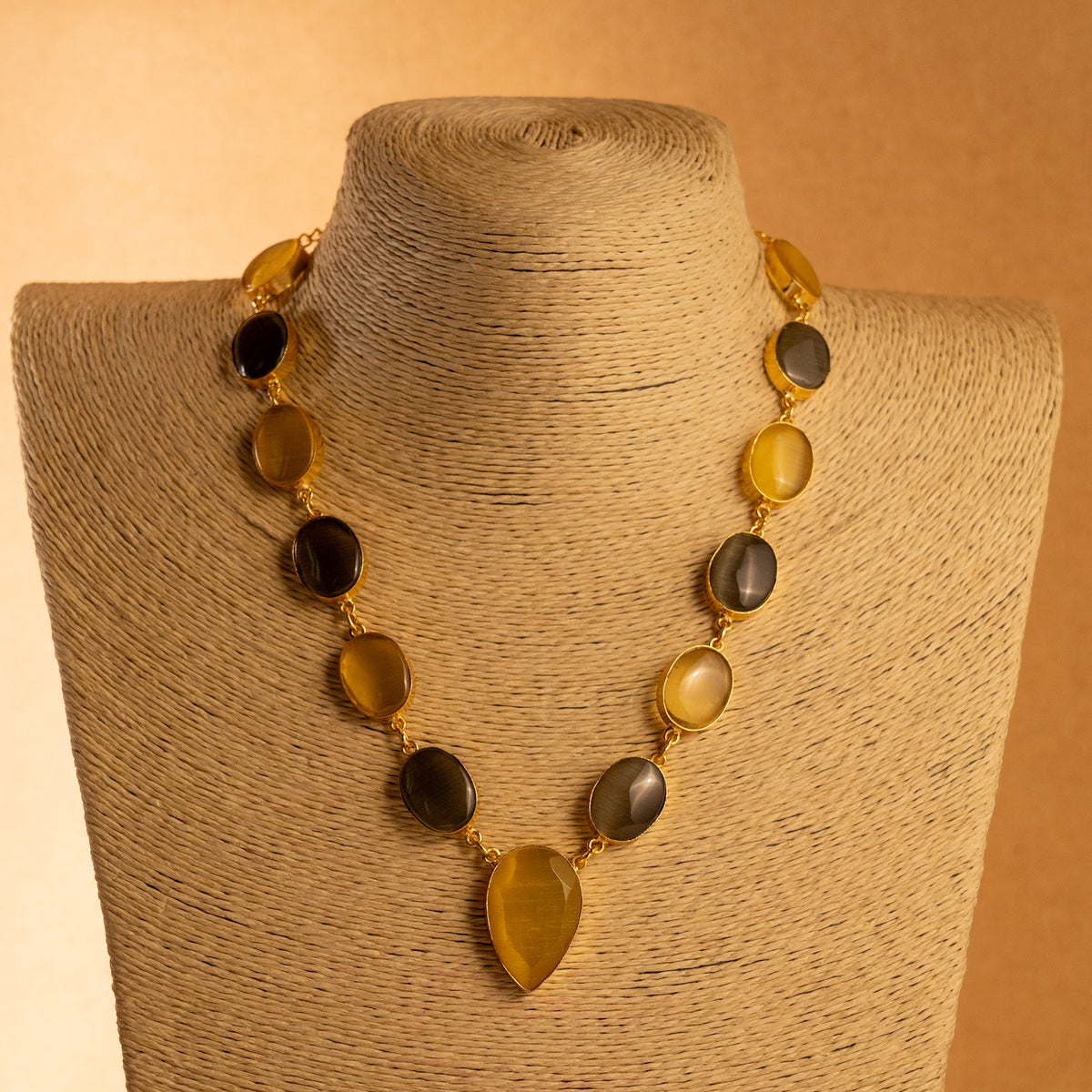 MOLE HANDMADE BIJOUX PREMIUM AND BIJOUX EXCLUSIVE MONALISA NECKLACE/ NECKPIECE NL32