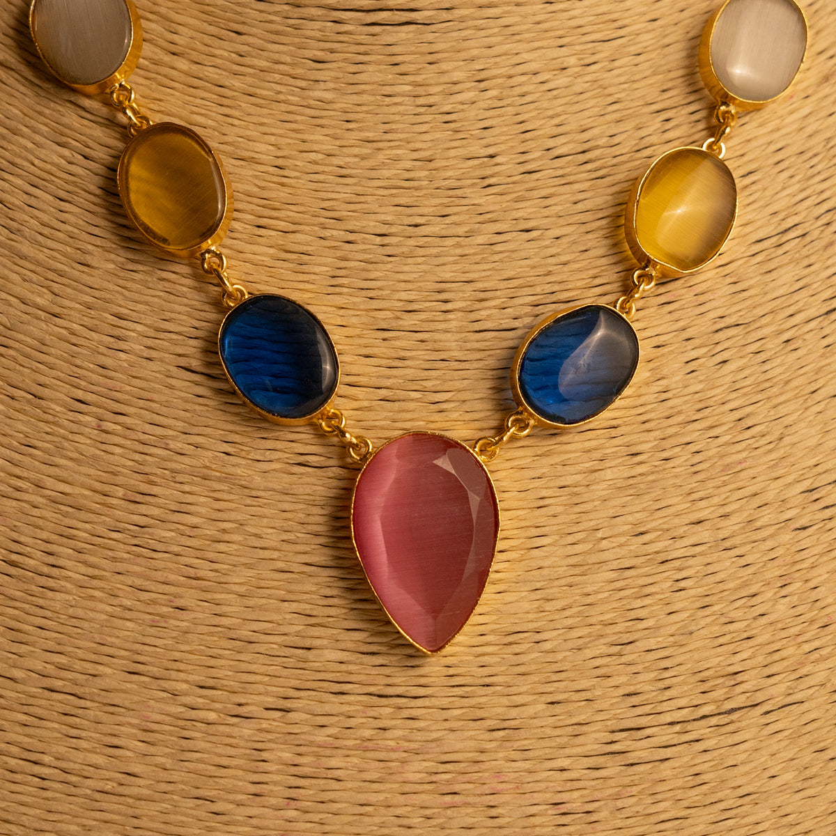 MOLE HANDMADE BIJOUX PREMIUM AND BIJOUX EXCLUSIVE MONALISA NECKLACE/ NECKPIECE NL32