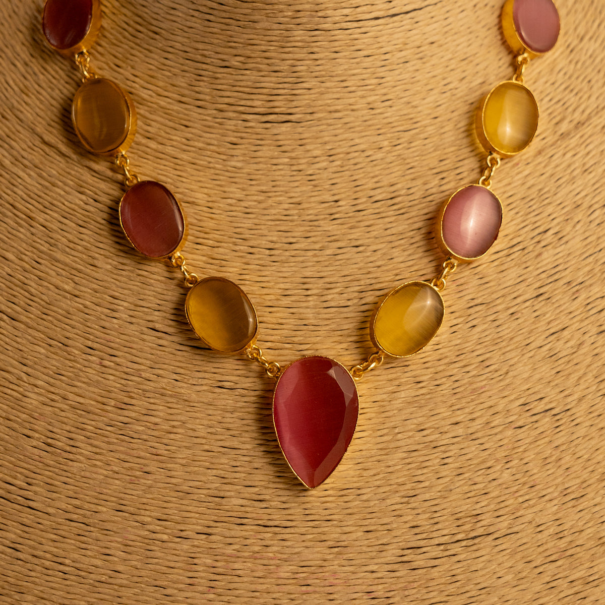 MOLE HANDMADE BIJOUX PREMIUM AND BIJOUX EXCLUSIVE MONALISA NECKLACE/ NECKPIECE NL32