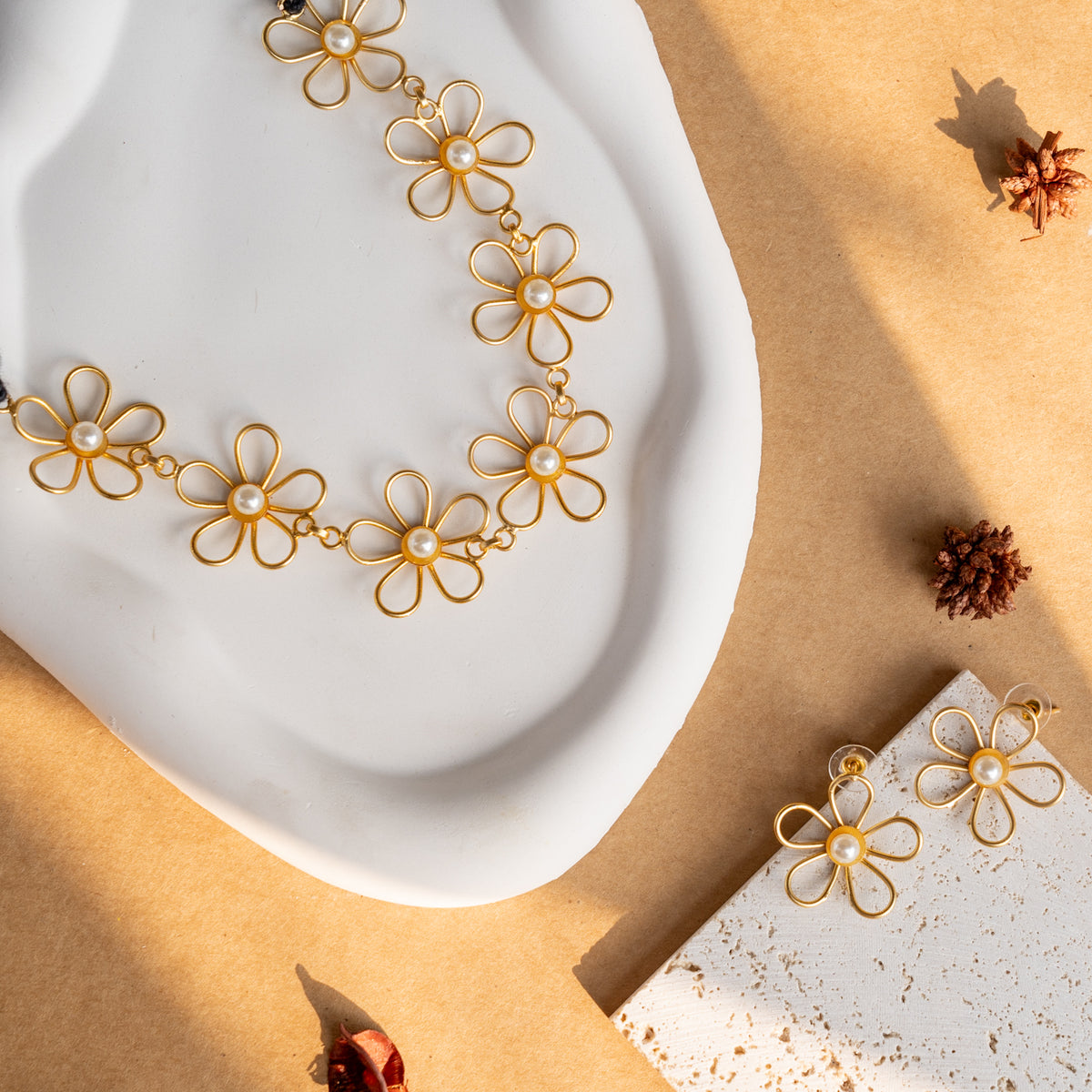 FLORAL FANTASY GOLD TONED HANDMADE HAND HAMMERED NECKLACE WITH EARRINGS NL222