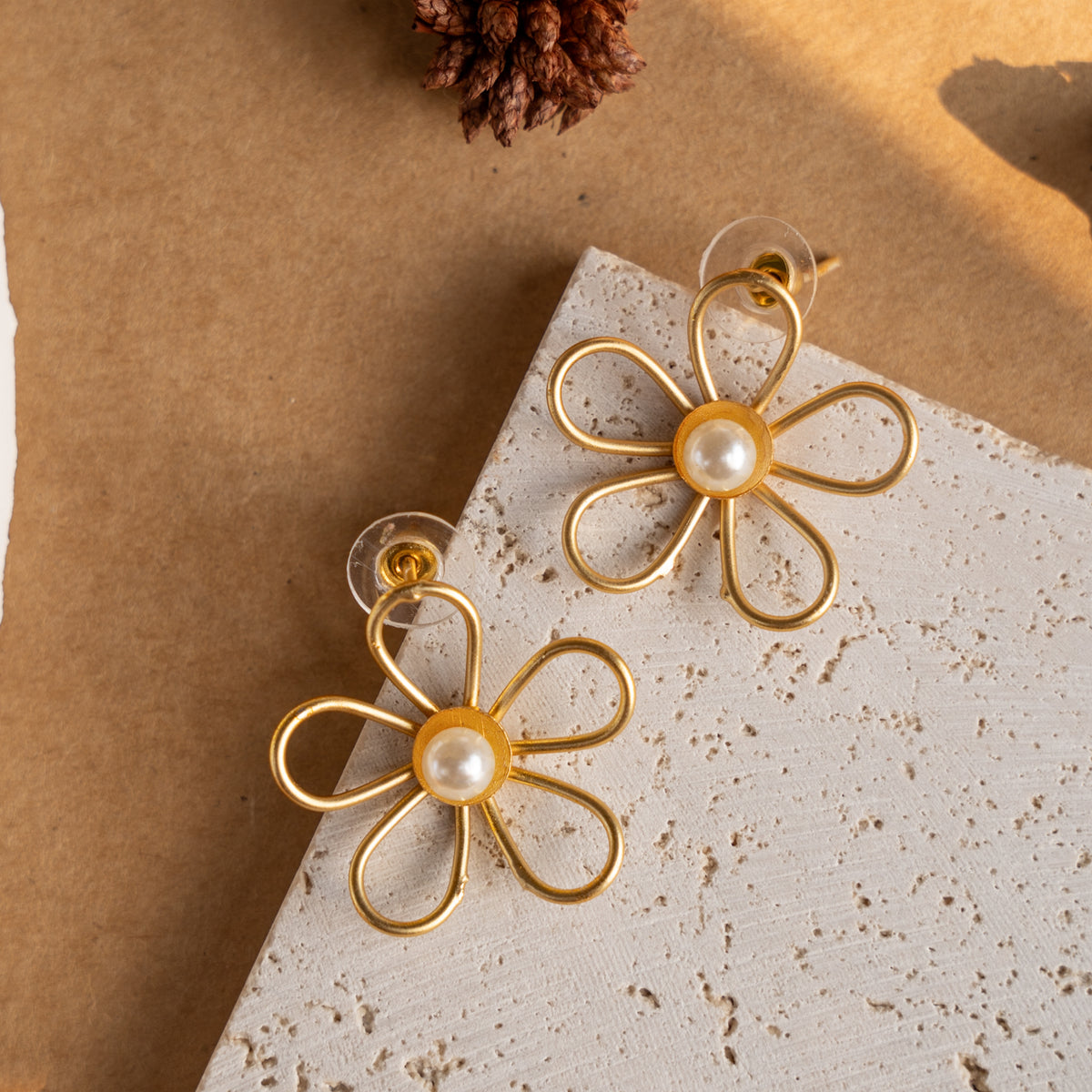 FLORAL FANTASY GOLD TONED HANDMADE HAND HAMMERED NECKLACE WITH EARRINGS NL222