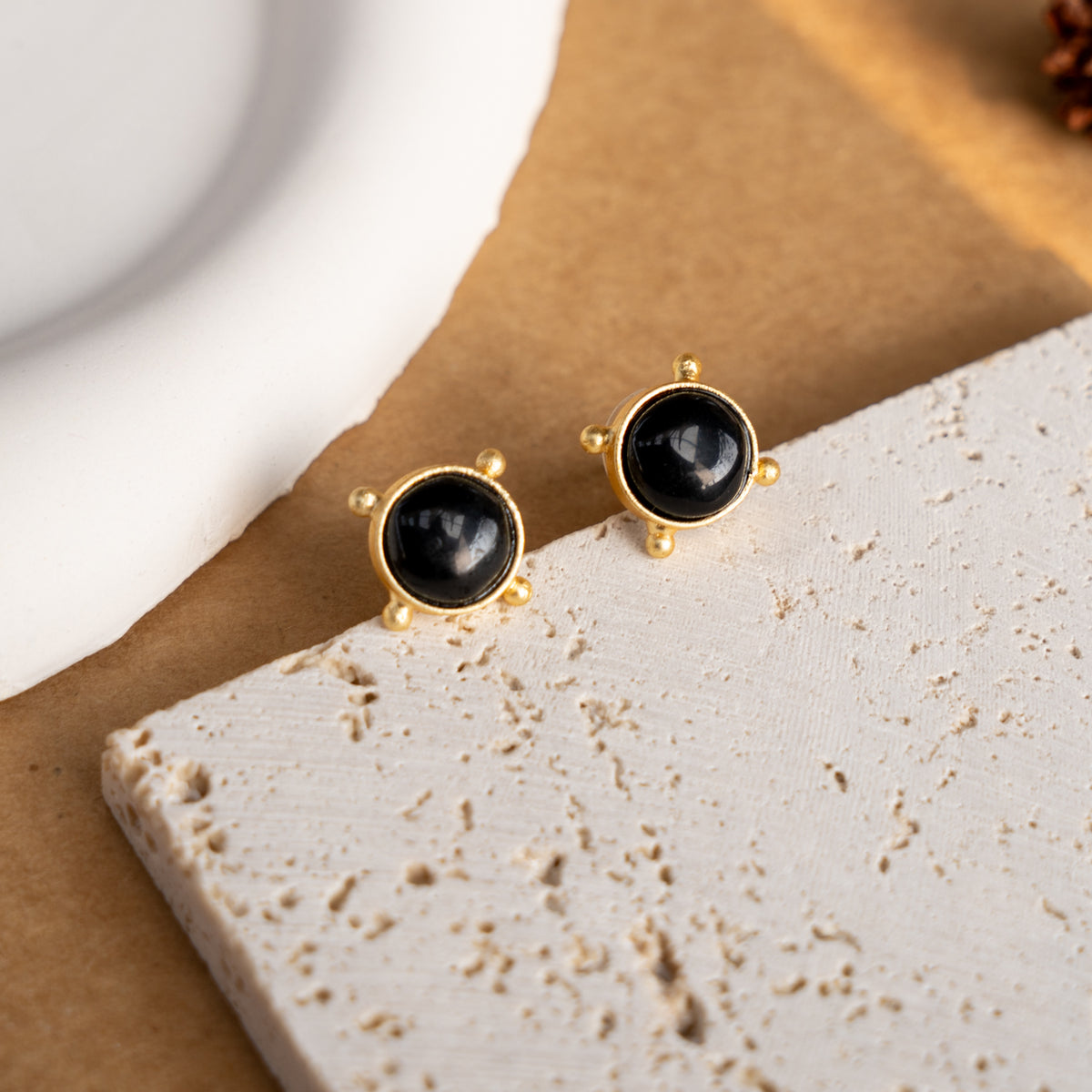 NIHARA GOLD TONED HANDMADE HAND HAMMERED NECKLACE WITH EARRINGS NL225